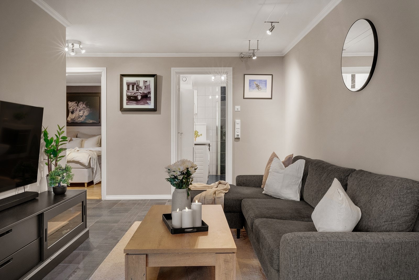 - Leiligheten er malt i lune, tidsriktige farger som gjør det enkelt for deg å sette ditt eget preg på boligen - Galleribilde