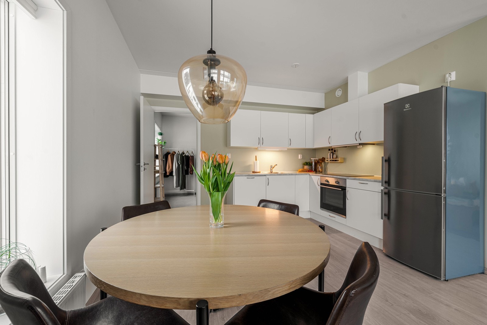 Tilkomst til soverom fra kjøkken. Galleribilde