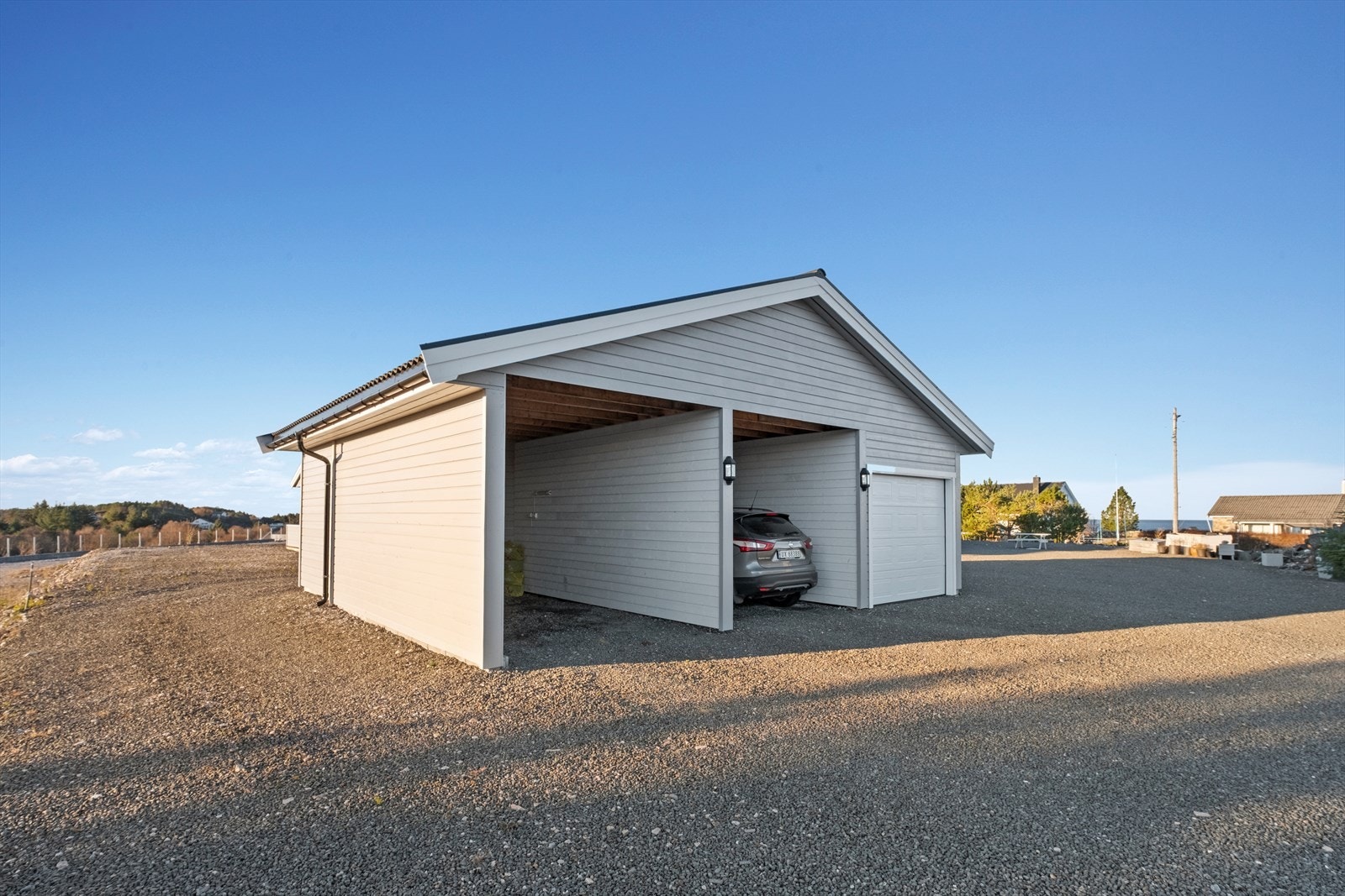 Leiligheten disponerer en plass i felles carport-/ garasjebygg. Galleribilde