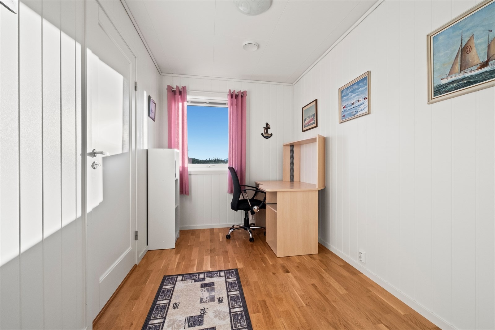 Soverom 2 passer også som kontor. Galleribilde