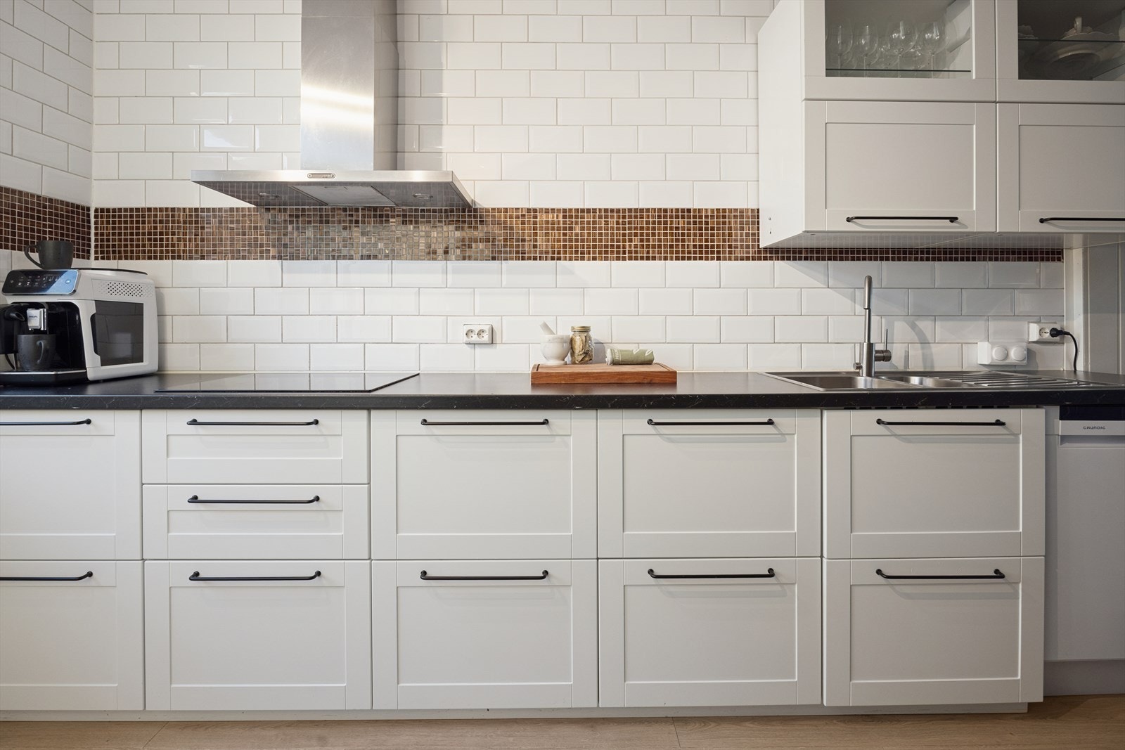 Rikelig med skap- og benkeplass. Galleribilde