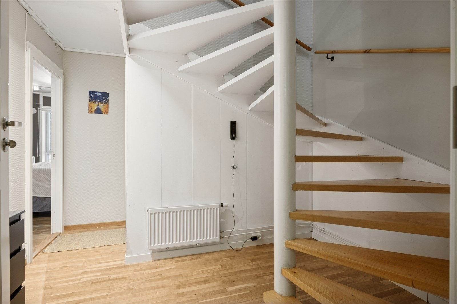 Sokkel inneholder: Sokkel: Gang/trapp, bod, bad og 2 soverom. Galleribilde