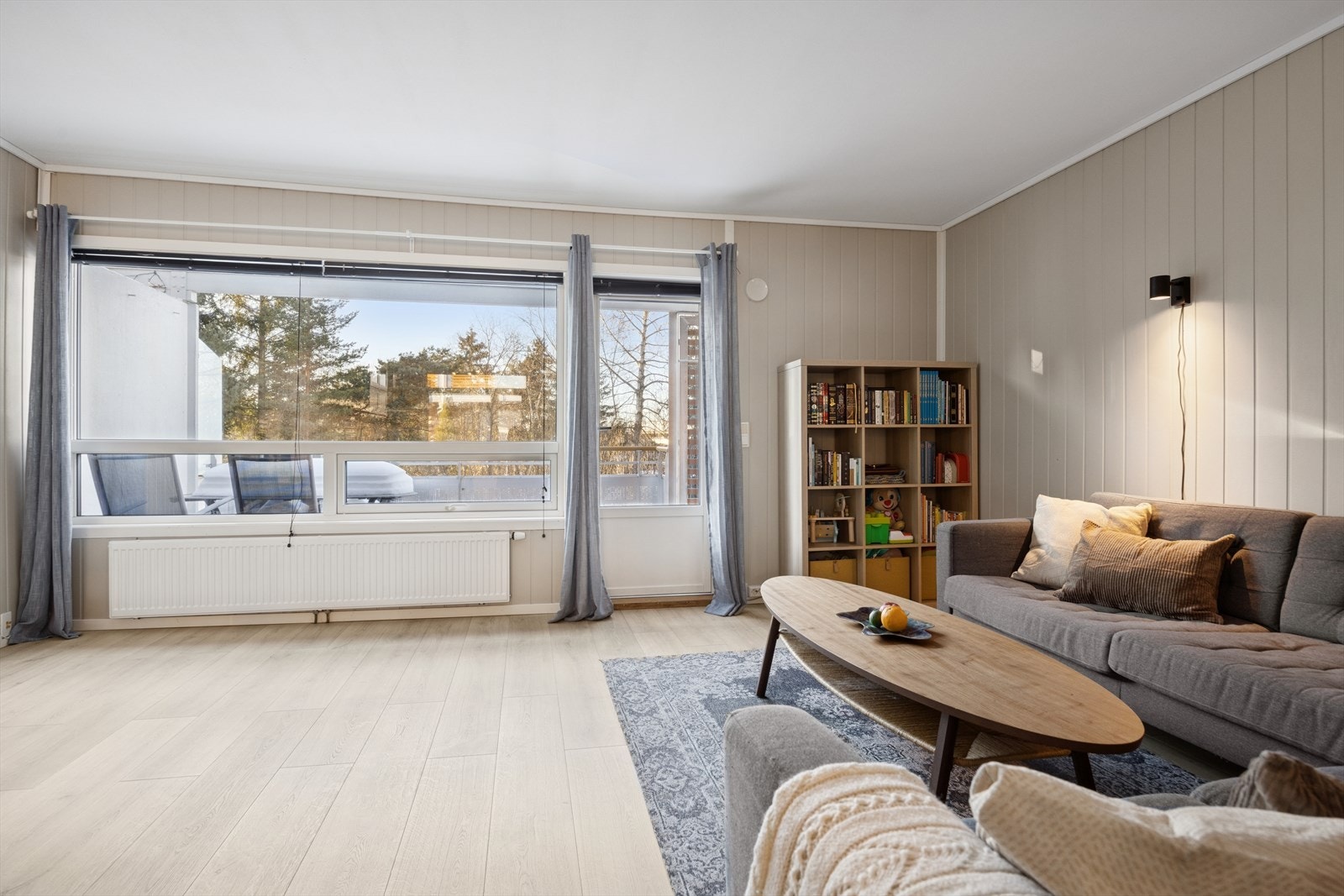 Fra stuen er det utgang til en herlig og solrik terrasse. Galleribilde