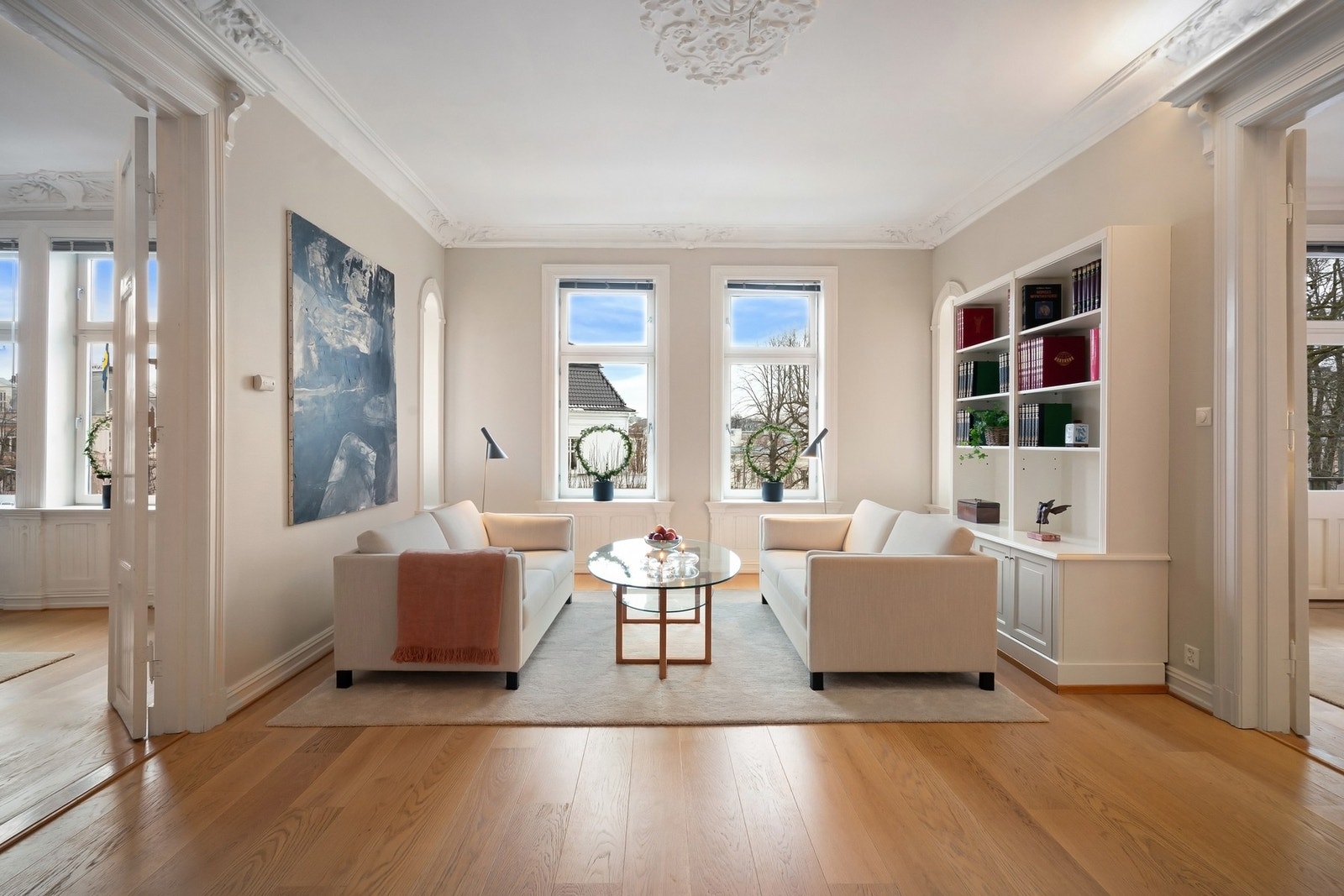 God møbleringsfrihet til generøst møblement i flere soner. Galleribilde