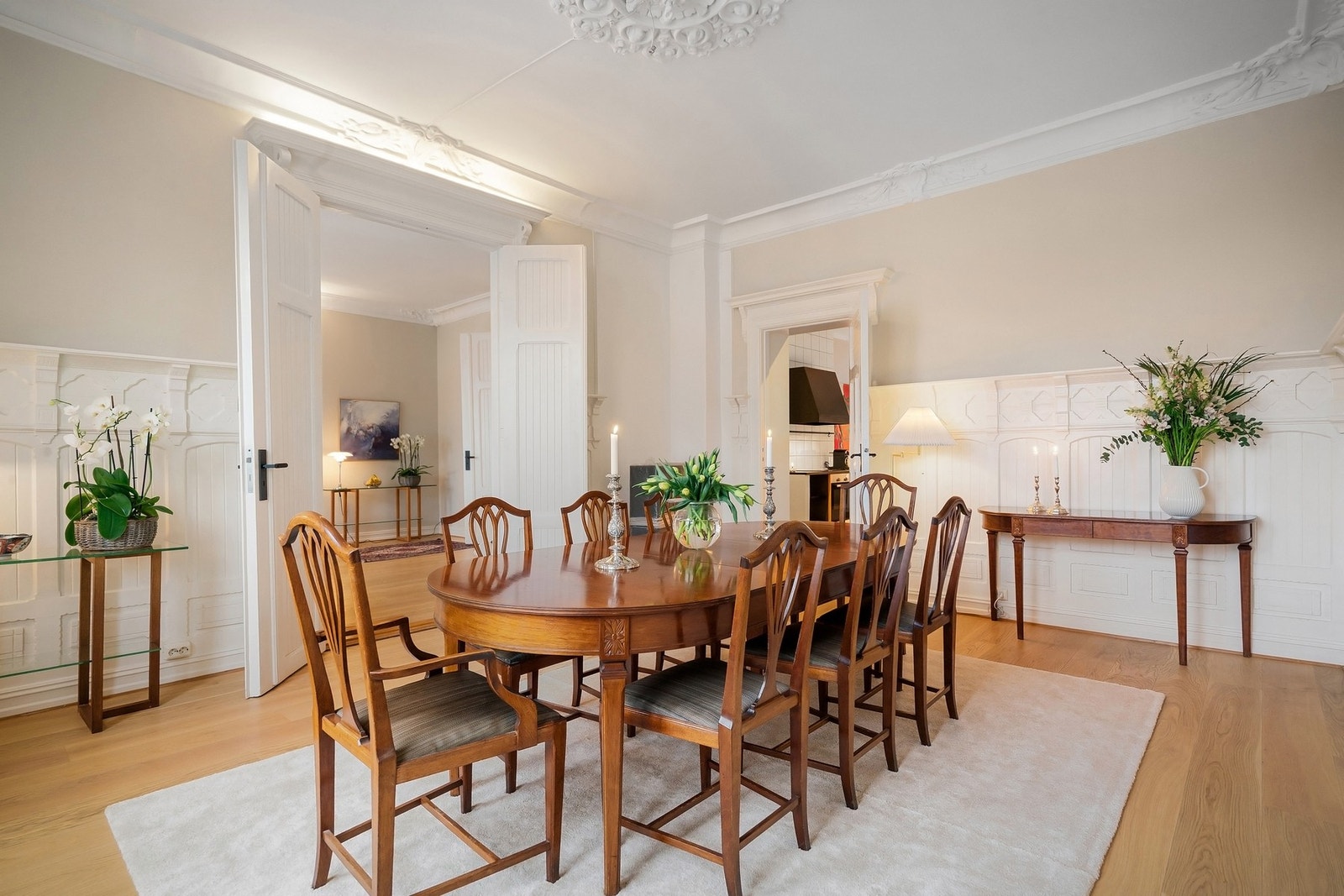 Fra spisestuen er det adkomst til spisekjøkken og stue. Galleribilde