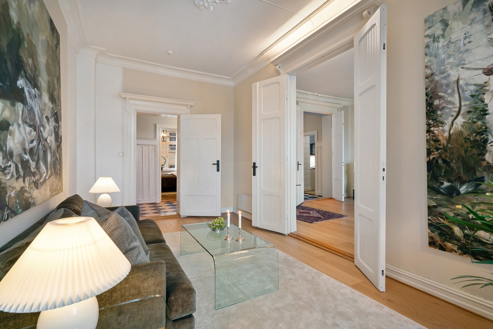 Stue av fin størrelse med god plass til møblement. Galleribilde