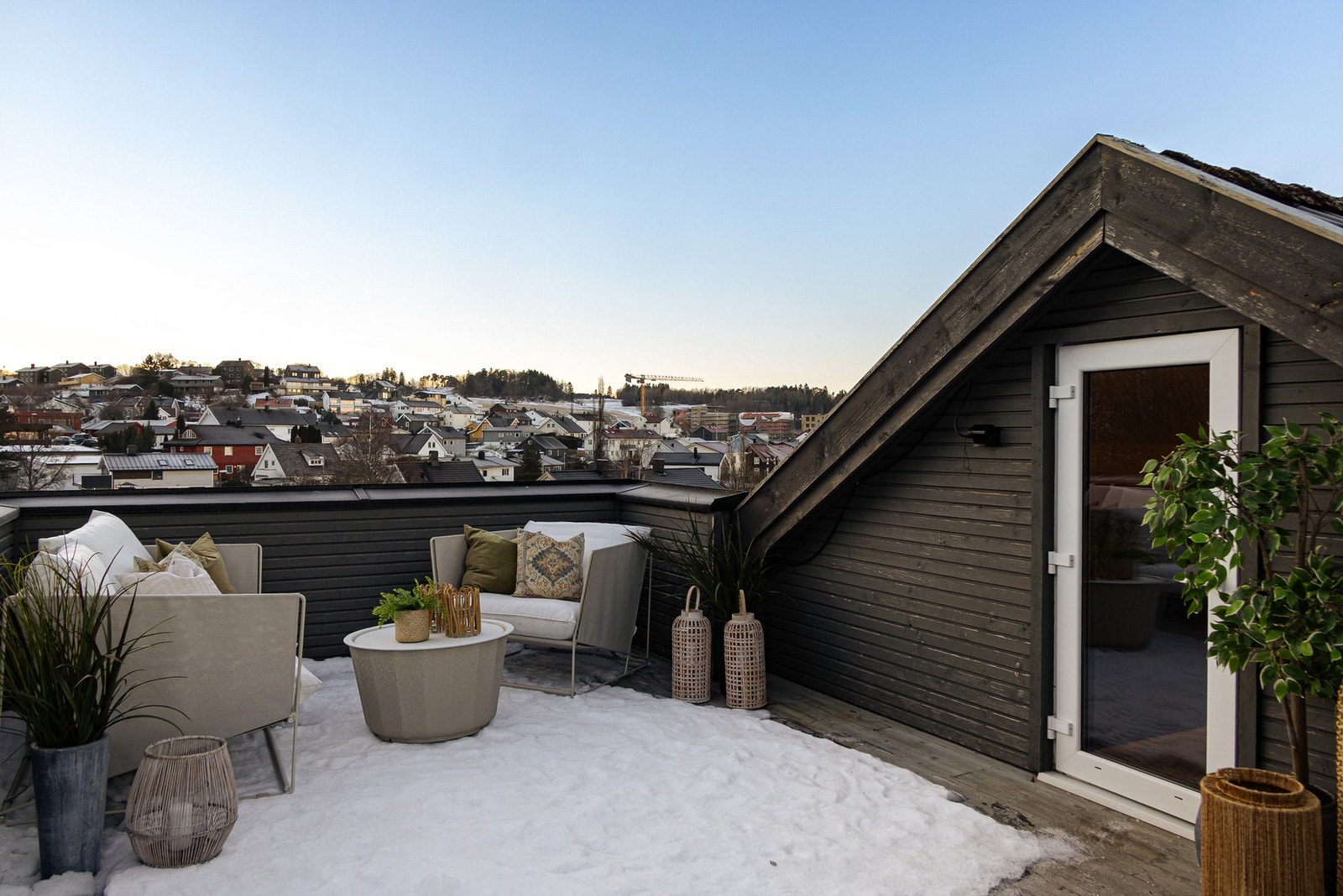 Takterrassen er på hele 21,5 kvm og byr på nydelig utsikt Galleribilde