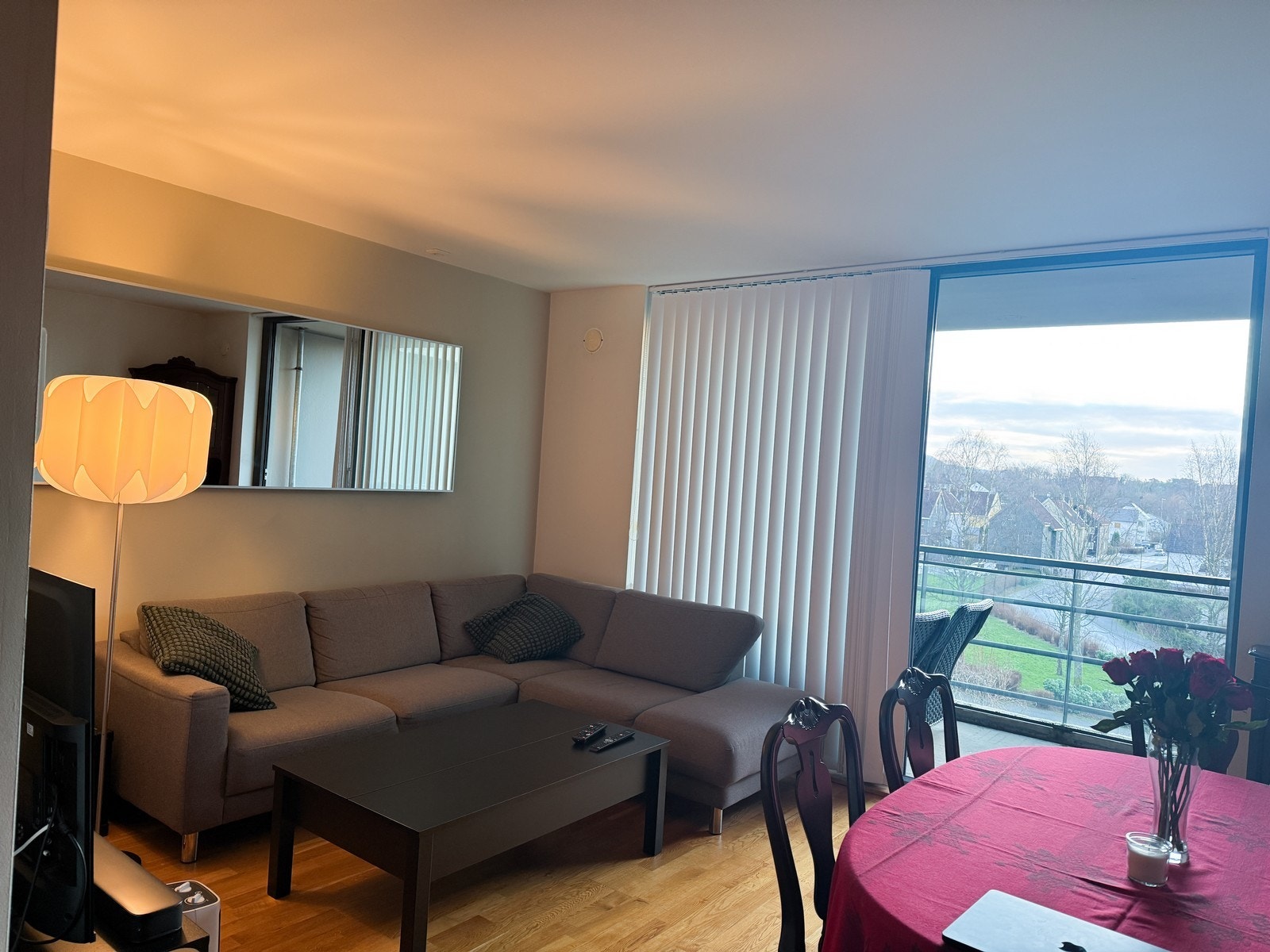 Stue med direkte utgang til balkong Galleribilde