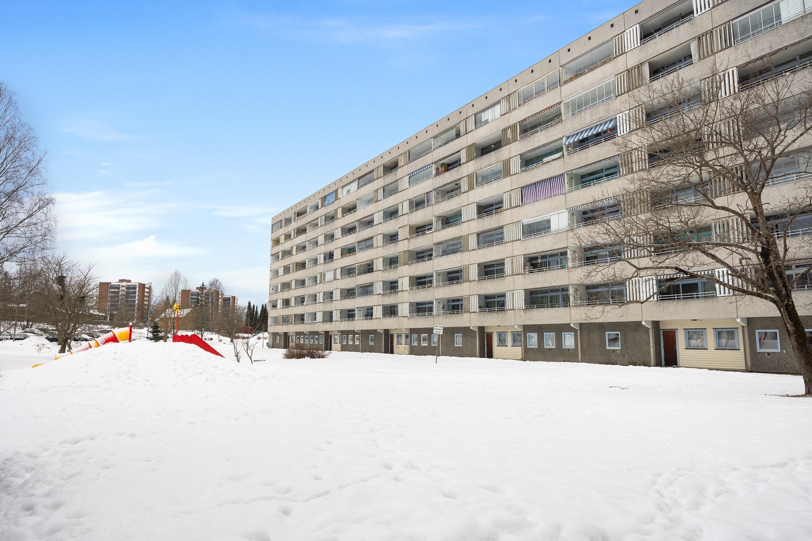 Borettslaget byr på velstelte fellesarealer med grønne omgivelser om sommeren og hyggelige sittegrupper som skaper et trivelig bomiljø. Galleribilde