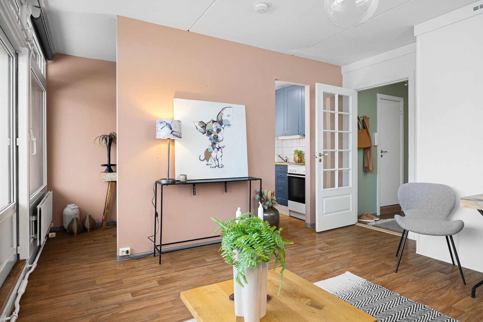 Dyrehold er tiltatt, hvorav det er tillatt med inntil to katter/hunder pr leilighet. Galleribilde