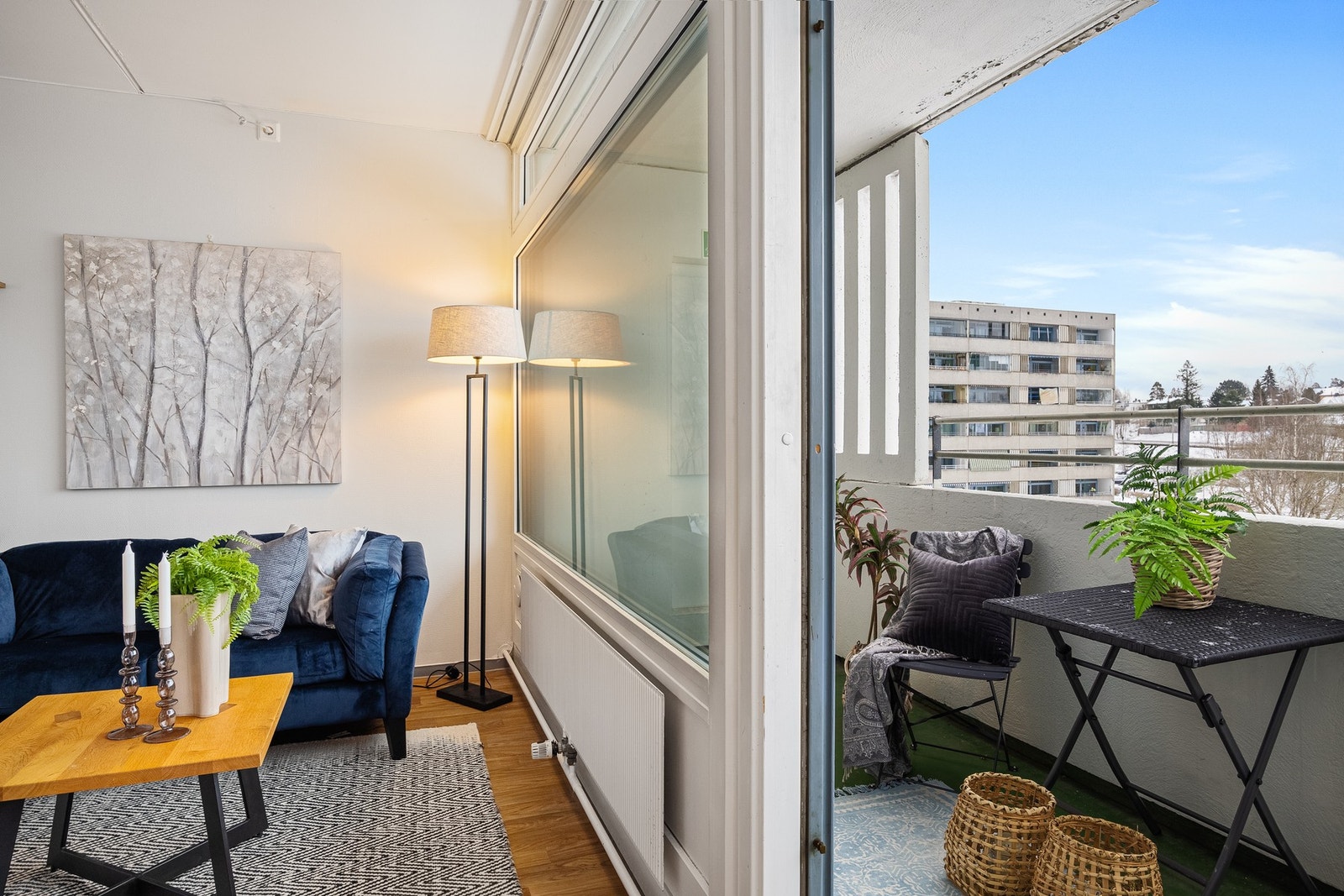 Leiligheten har en romslig, sydvendt balkong på ca. 7,4 kvm. Galleribilde