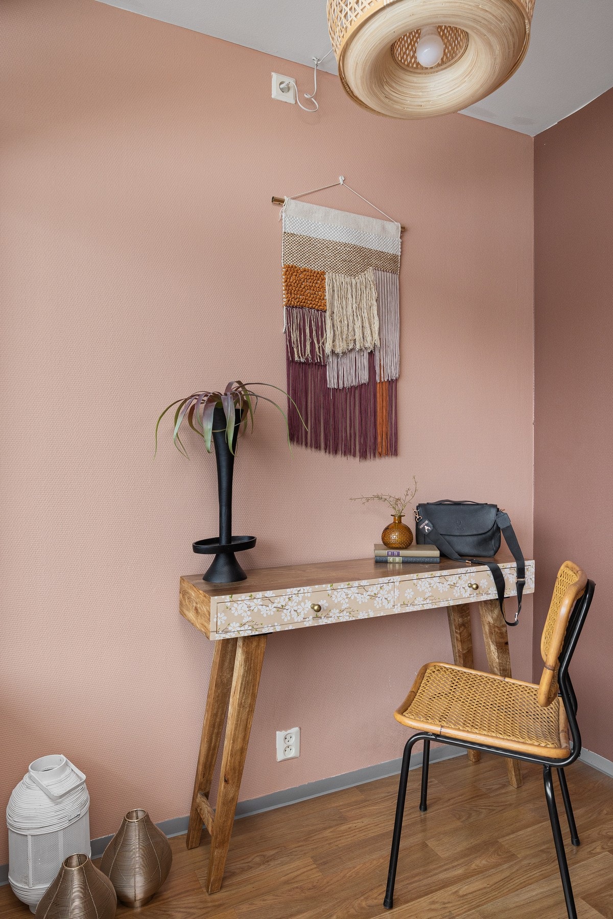 Alkove som kan benyttes til f.eks. kontor eller oppbevaring. Leiligheten disponerer også en ekstern bod i byggets underetasje (bakkeplan). Galleribilde