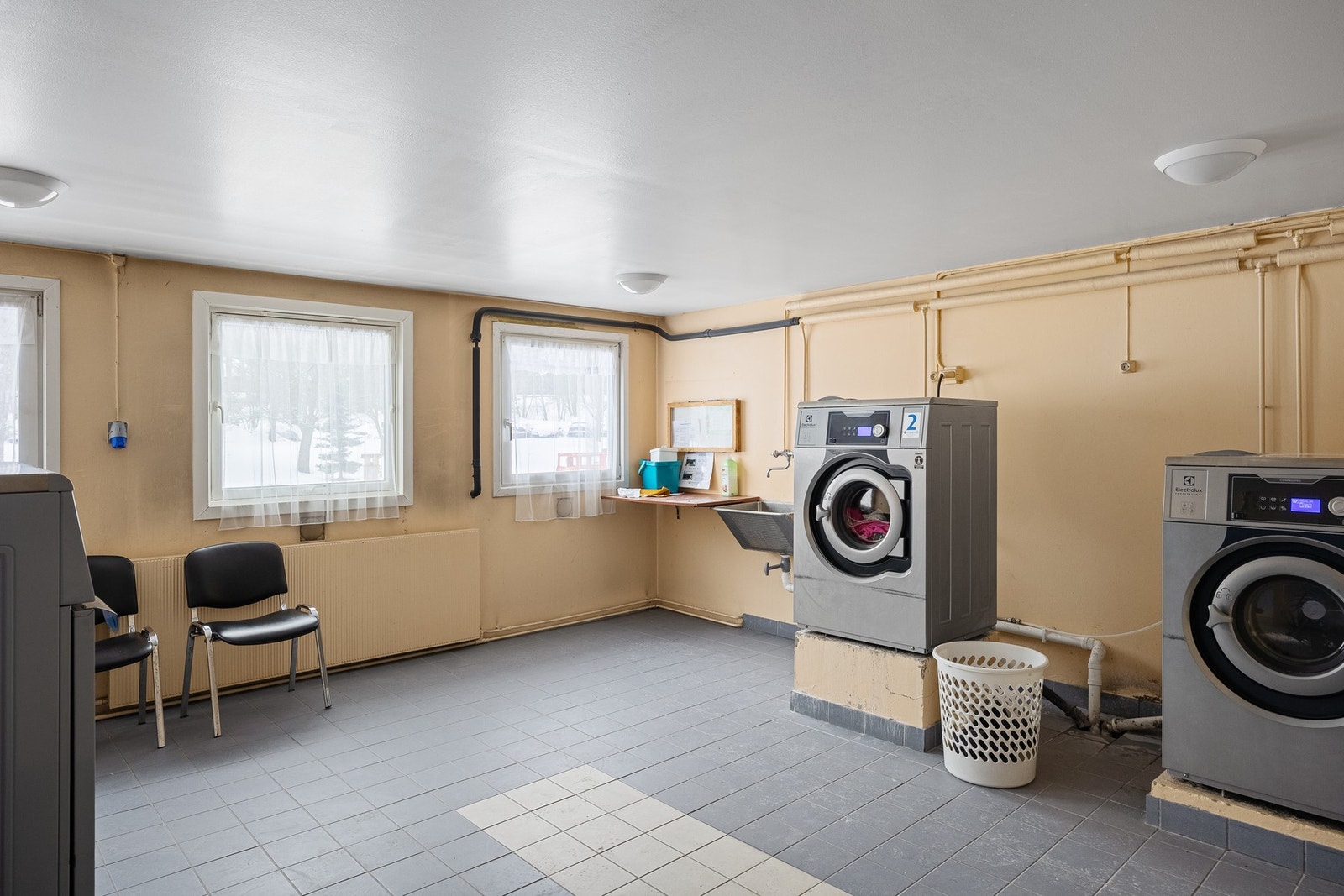 Fellesvaskeri i byggets underetasje (bakkeplan). Galleribilde