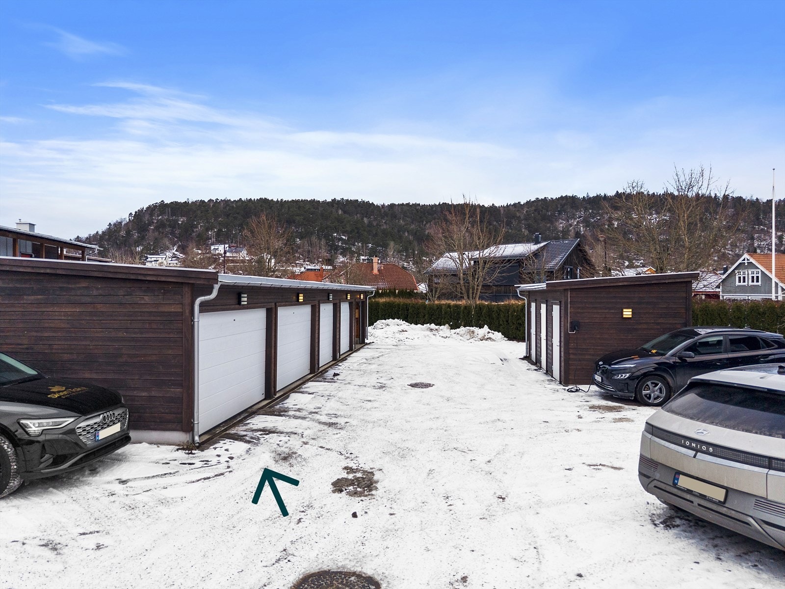 Egen garasje med el-billader Galleribilde