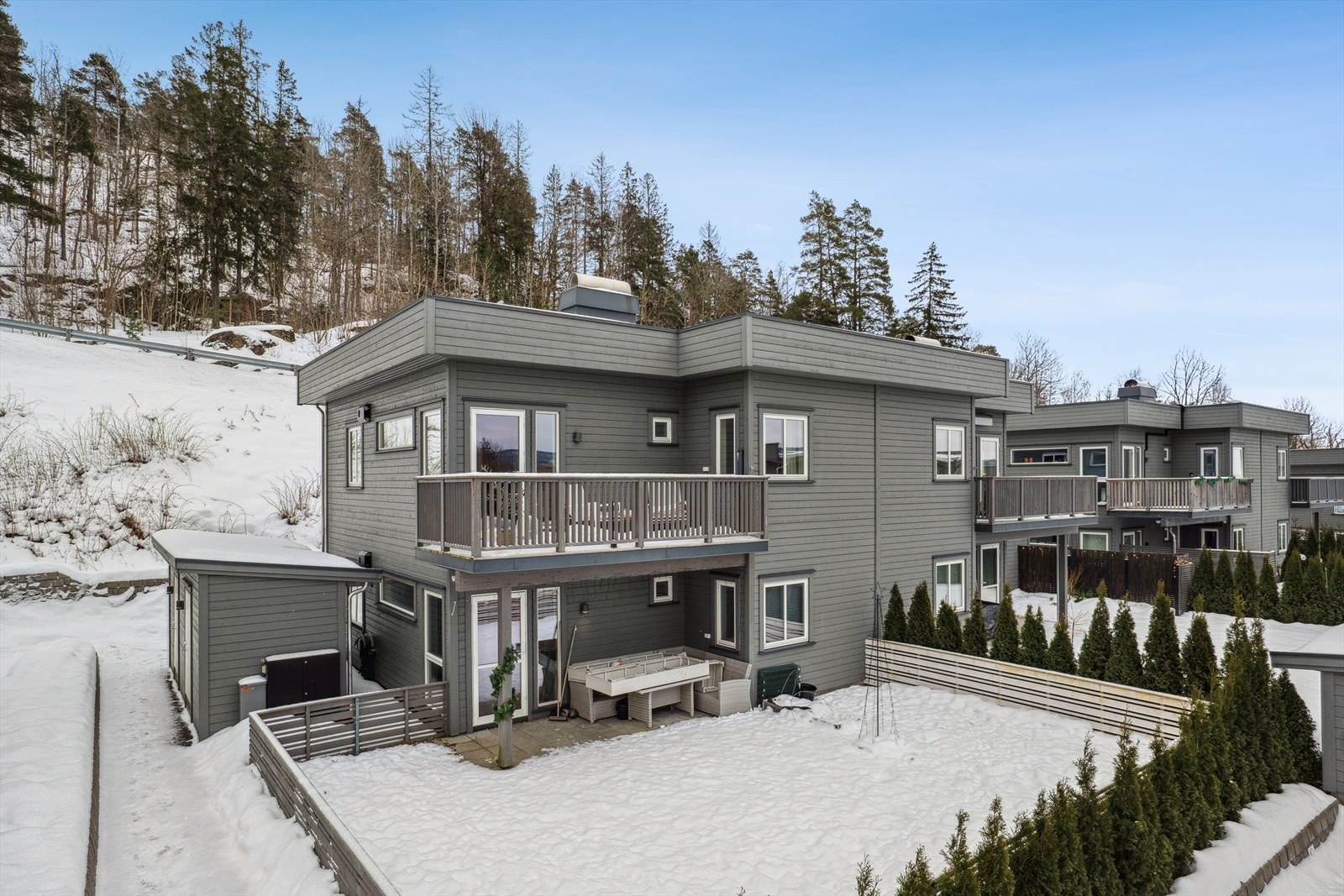 En gjennomført og lys 3-roms selveierleilighet beliggende i 2.etasje av et nyere bygg fra 2020 i Skjeggestadåsen. Galleribilde