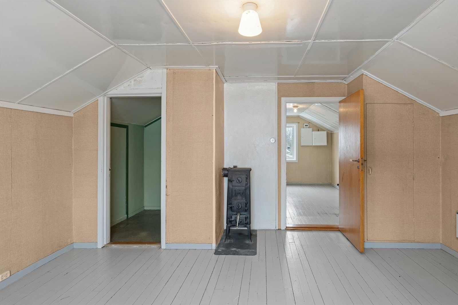 Boligen har to romslige soverom( ikke byggemeldte tegninger på dette) i 2. etg. Galleribilde