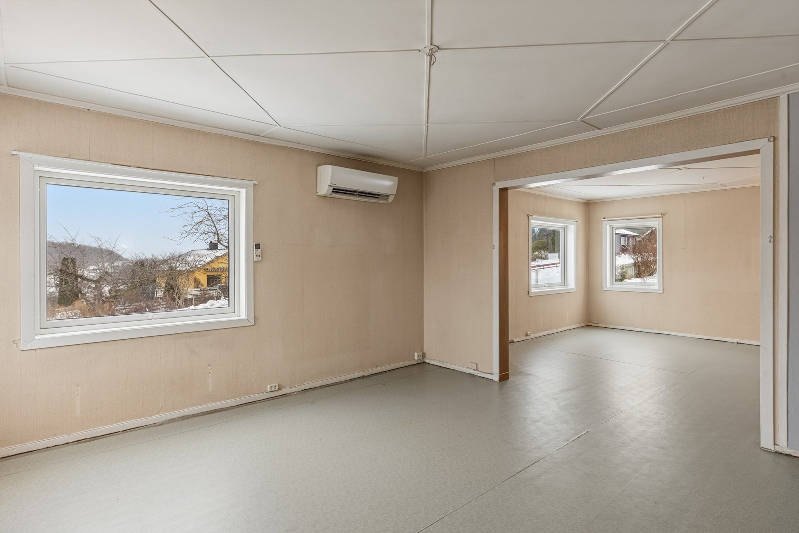 Romslig stue med mulighet for smarte oppgraderinger som gir hjemmet et moderne løft. Galleribilde