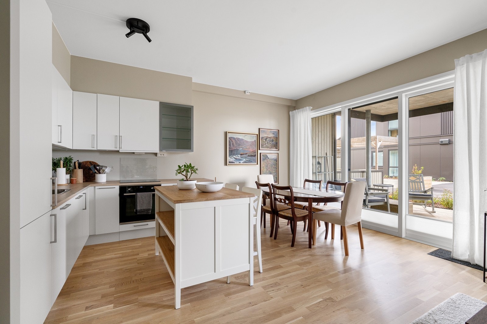 Moderne og møblert leilighet. Galleribilde