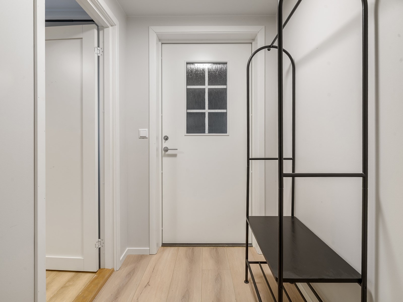 Hybelen inneholder entré, stue, kjøkken, bad/vaskerom og soverom. Galleribilde