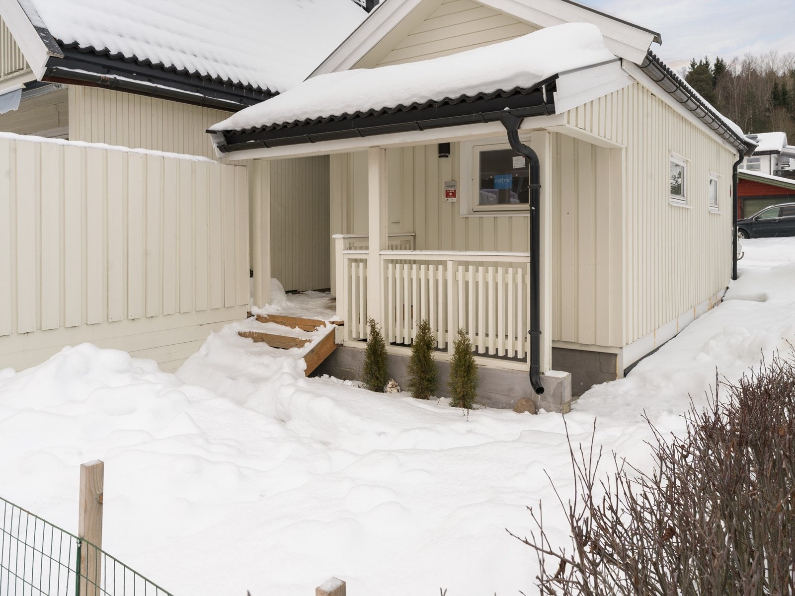 Boligen fremstår som jevnlig oppgradert, spesielt ved ombygging/tilbygg rundt 2010 og ved etablering av hybeldelen i 2024. Galleribilde