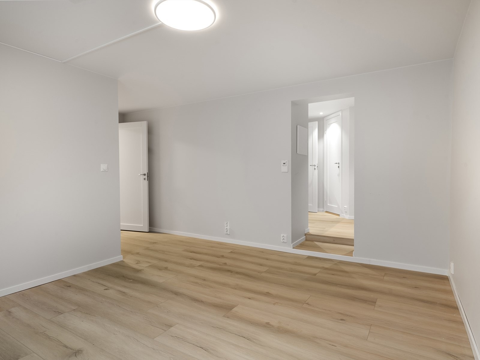 Stuen er både romslig og møbleringsvennlig. Galleribilde