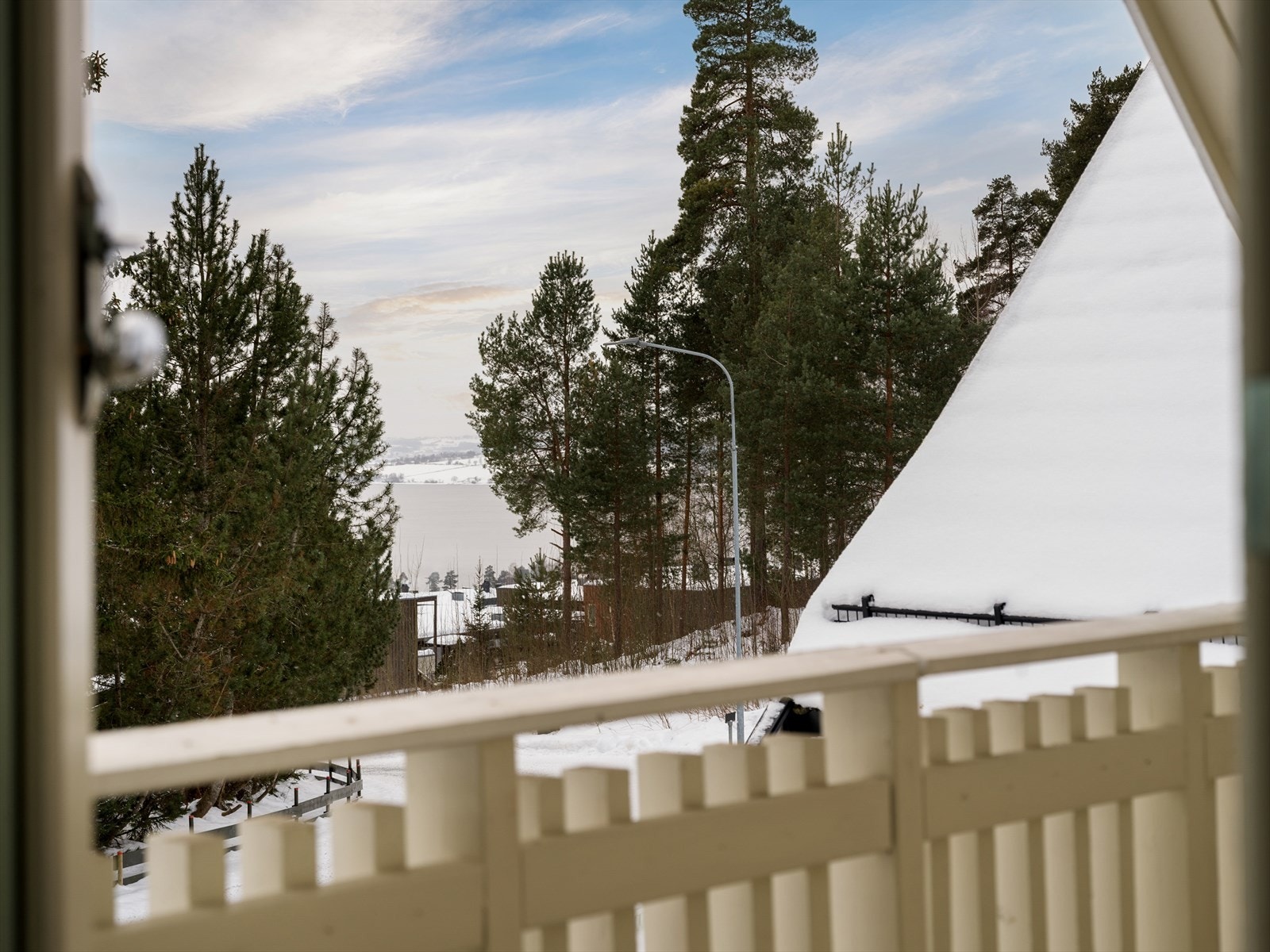 Her kan gode solforhold og utsikt mot Mjøsa nytes. Galleribilde