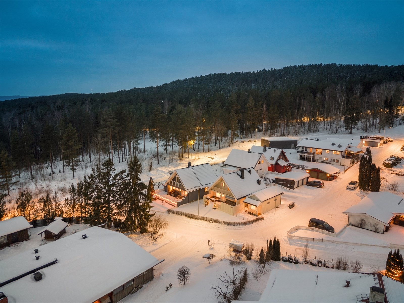 Eiendommen har umiddelbar nærhet til populære Furuberget, med sine flotte tur- og treningsområder. Galleribilde
