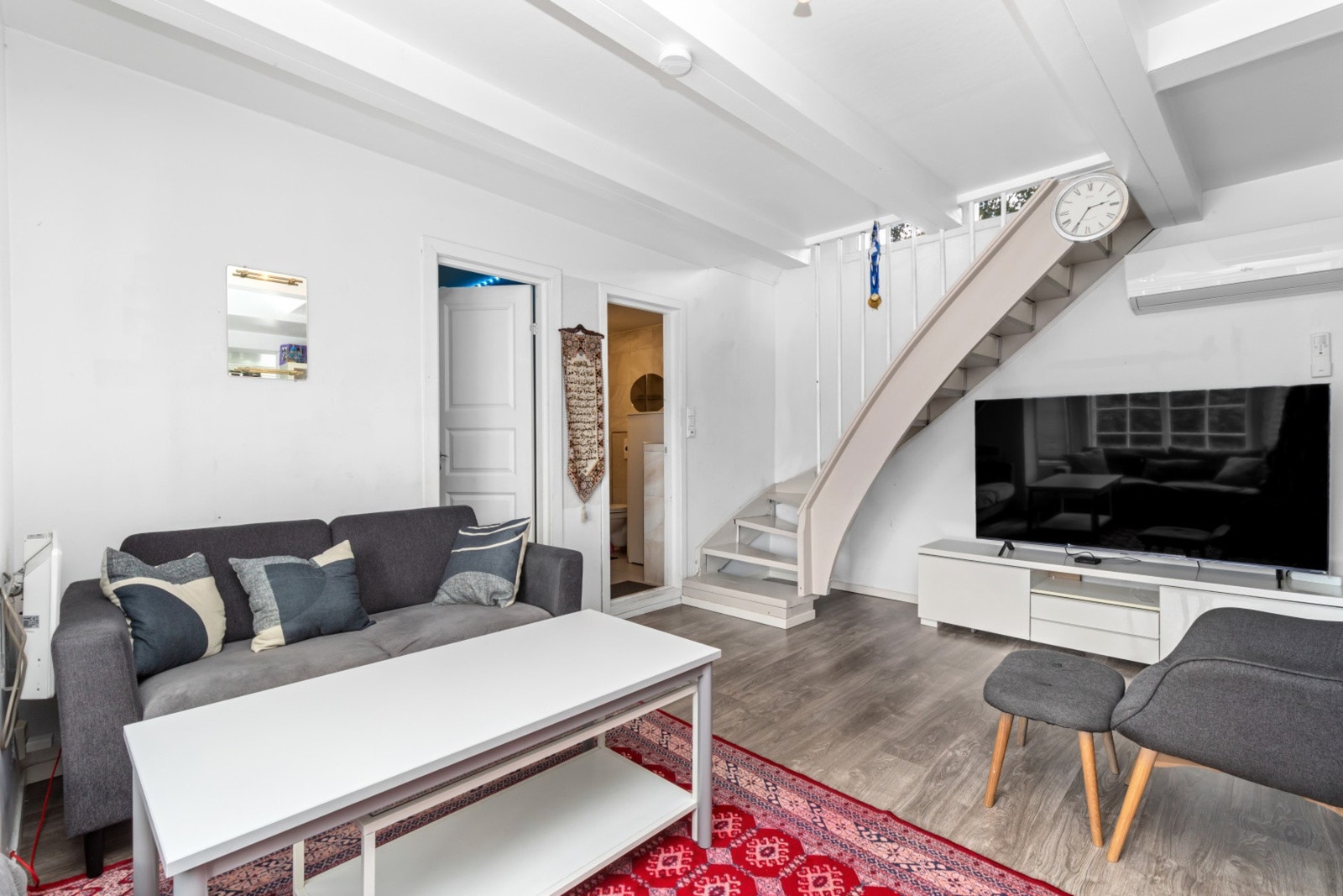 Stue med installert varmepumpe. Galleribilde