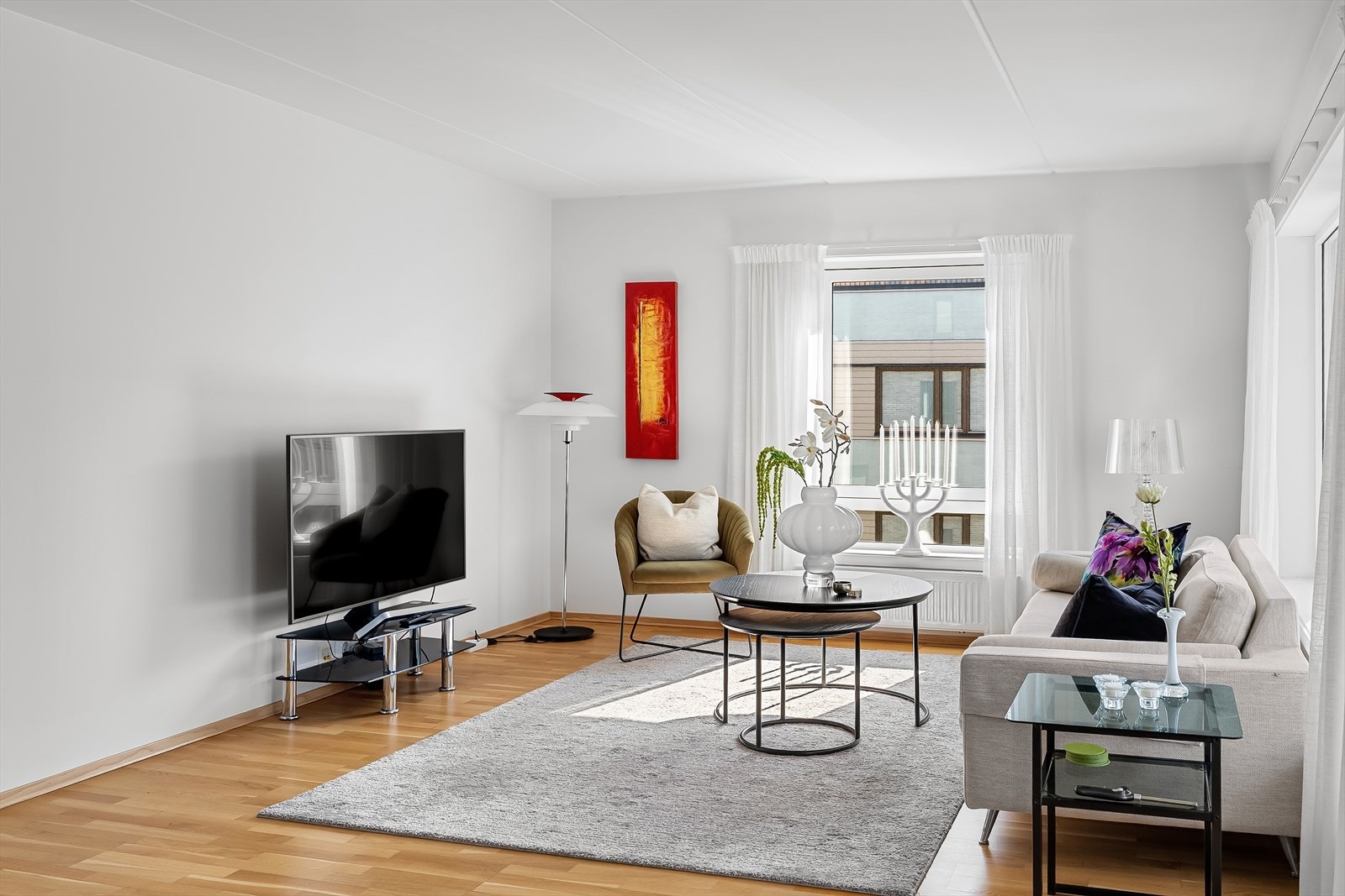 Leiligheten har en praktisk planløsning som byr på flere møbleringsmuligheter Galleribilde