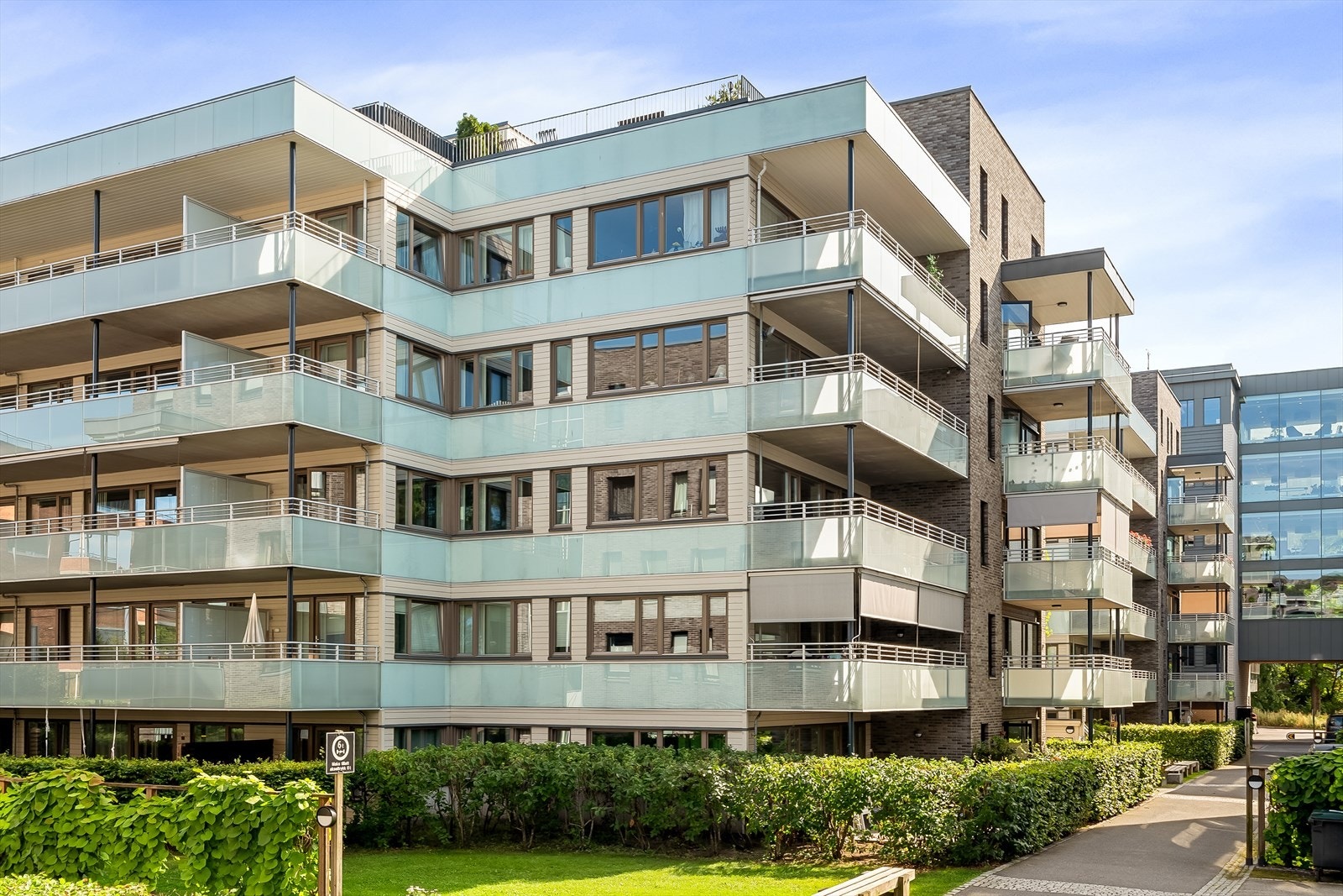 Fasade - her ser du balkongen i 5. etasje Galleribilde