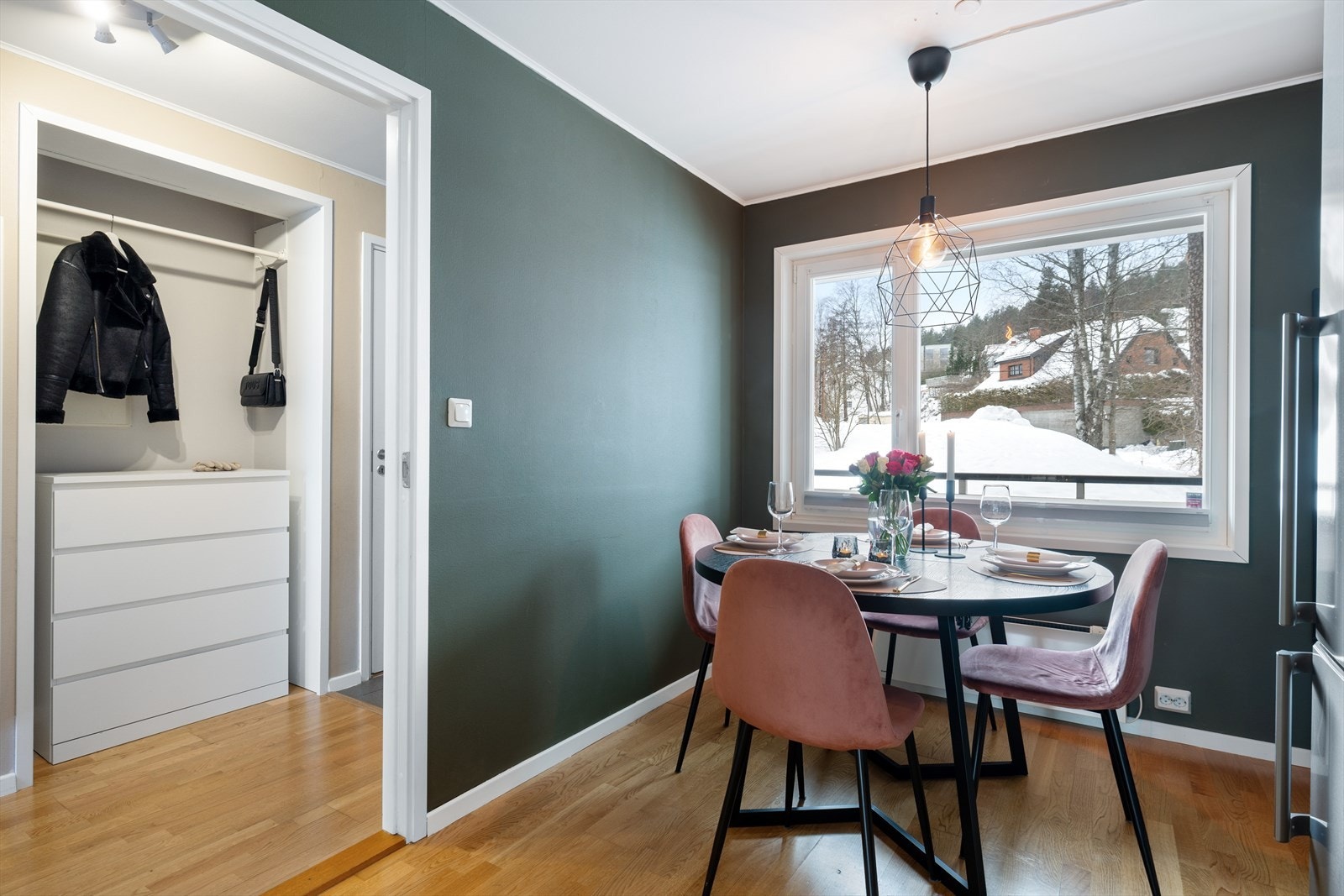 Her har du mulighet til å ha ønsket spisebord. Galleribilde