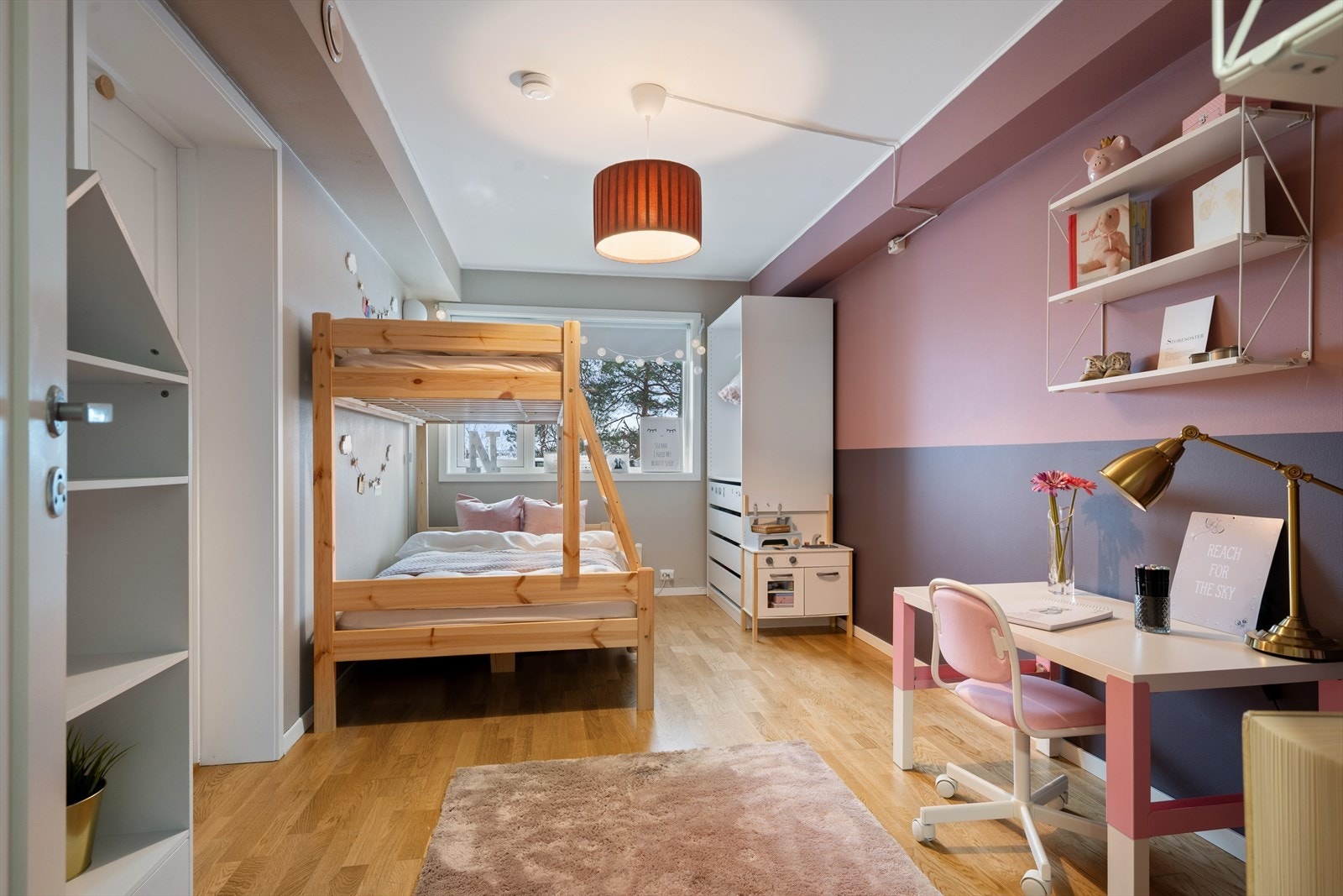 Hovedsoverommet brukes i dag som barnerom. Galleribilde