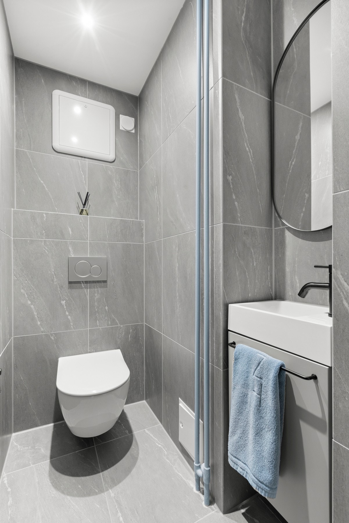 Leiligheten har et praktisk, separat toalettrom Galleribilde