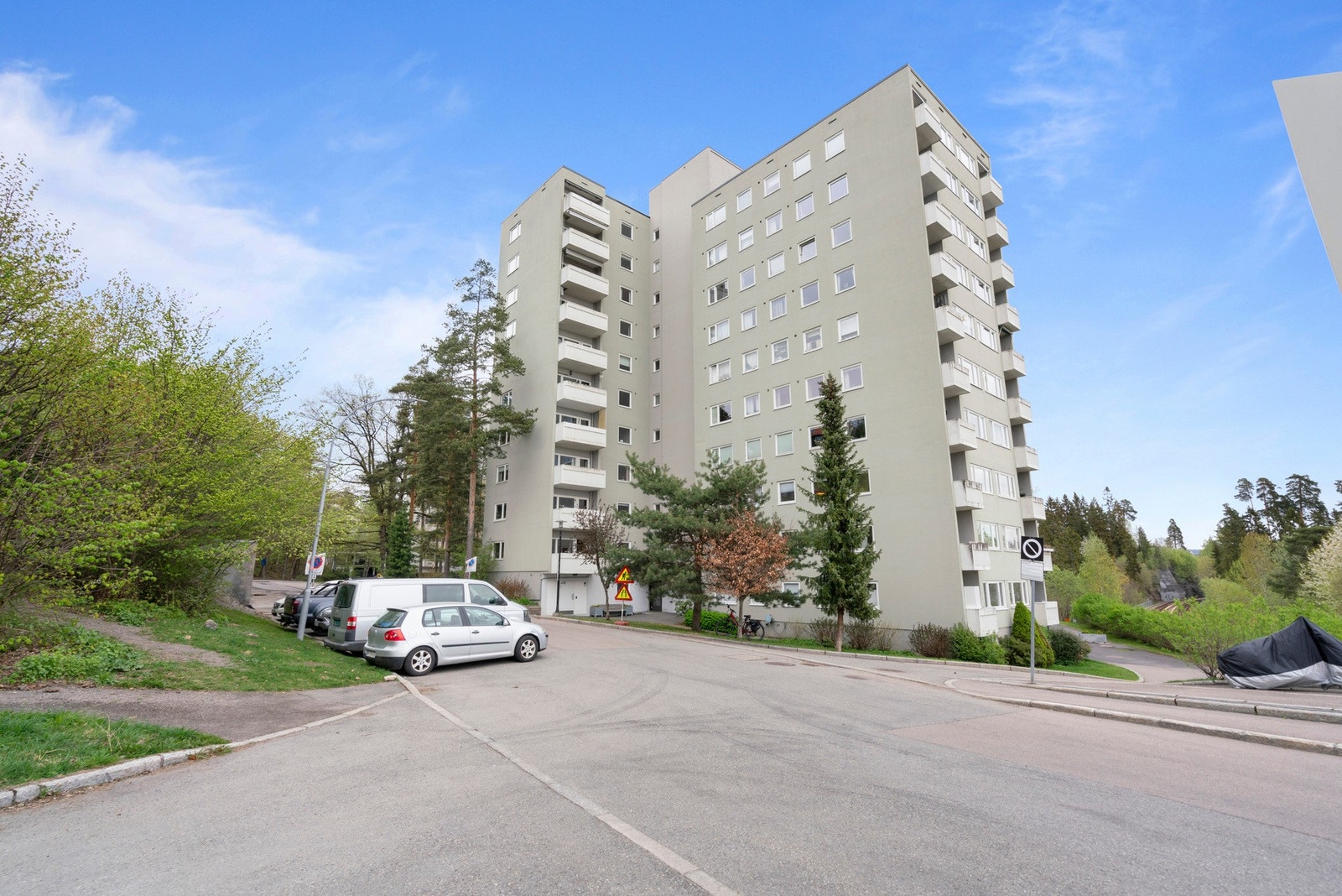 Leiligheten har en sentral og attraktiv beliggenhet, i en tilbaketrukket rolig blindvei på Ullern Galleribilde