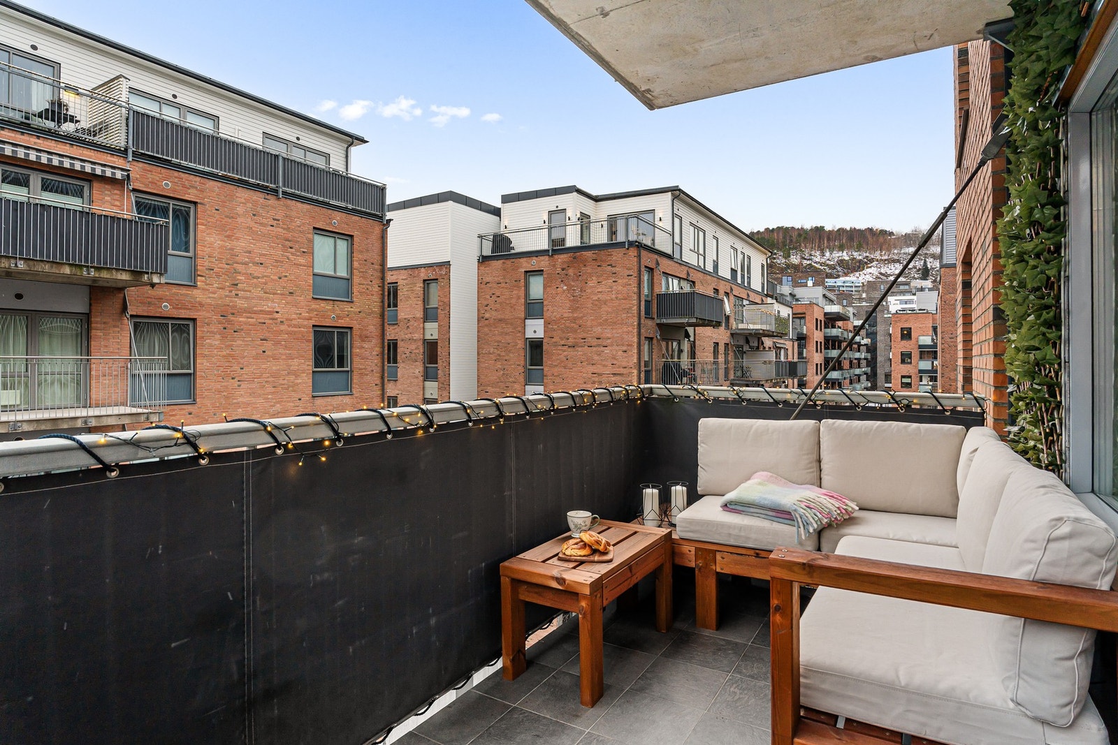 Sydøstvendt balkong på ca. 8 m². Galleribilde