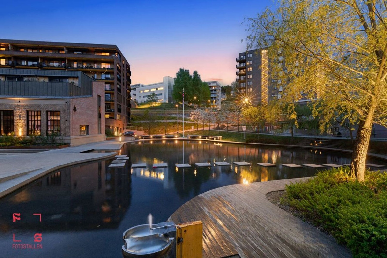 Her finner du grønne lommer og sosiale soner som gir følelsen av et privat pusterom midt i byen. Galleribilde