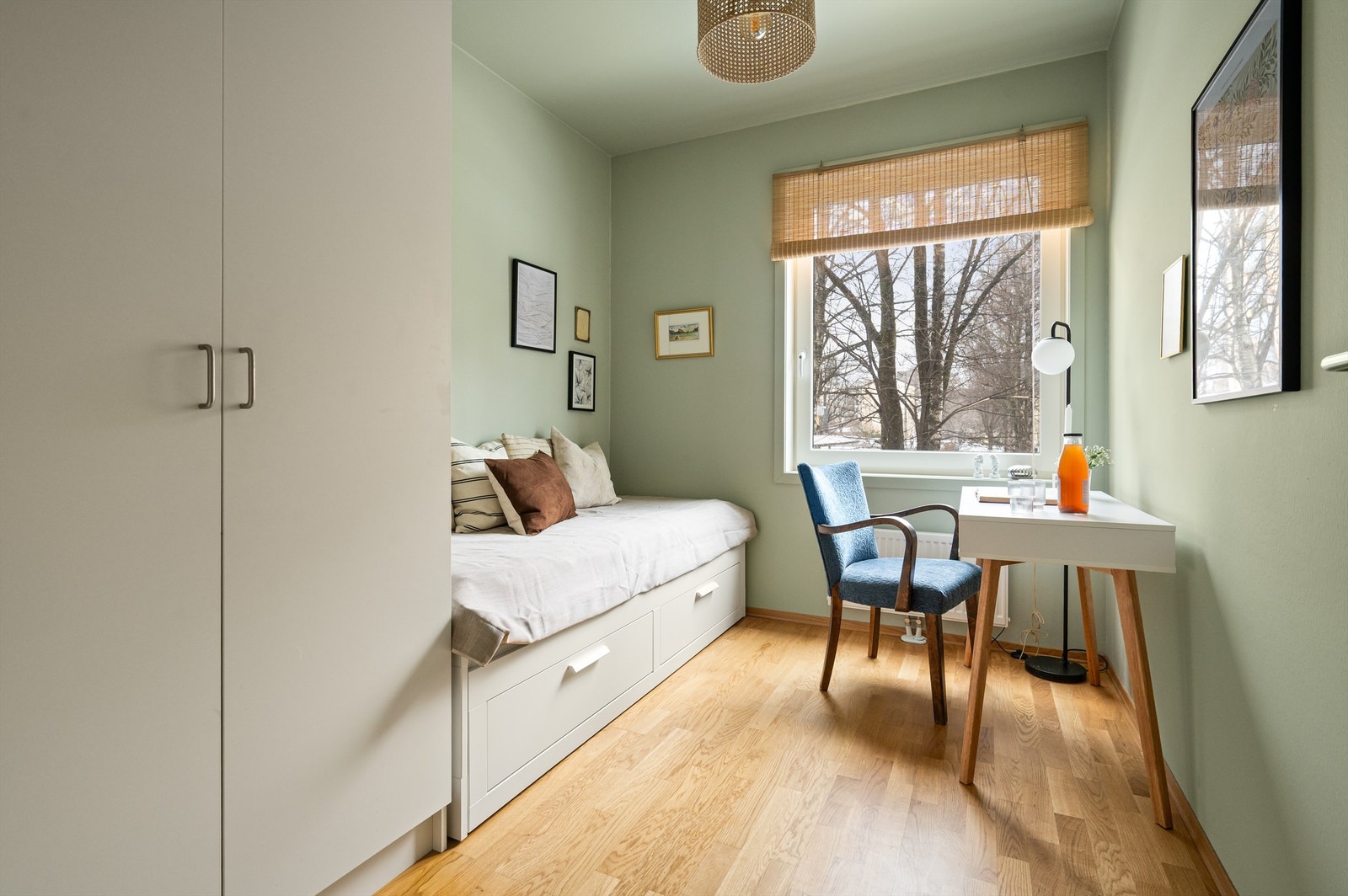 Det tredje soverommet er i dag innredet som kontor/gjesterom, og viser rommets fleksibilitet. Galleribilde