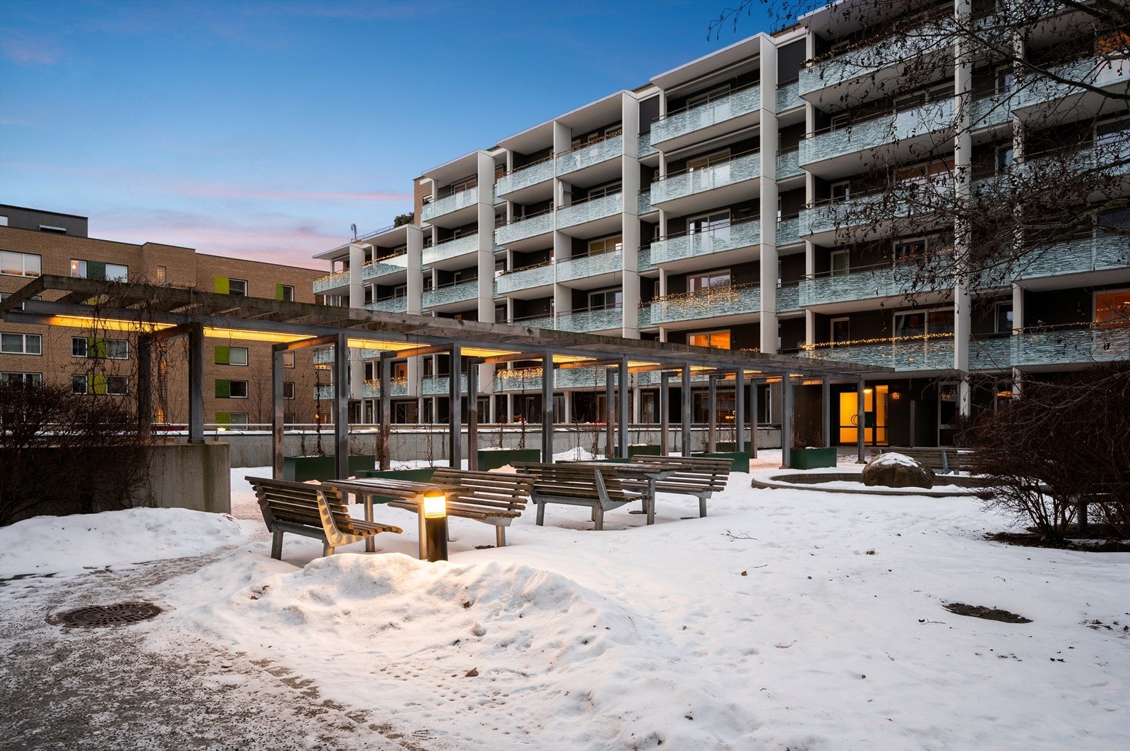 Her er det gode muligheter nyte sommeren i hyggelige sittegrupper. Galleribilde