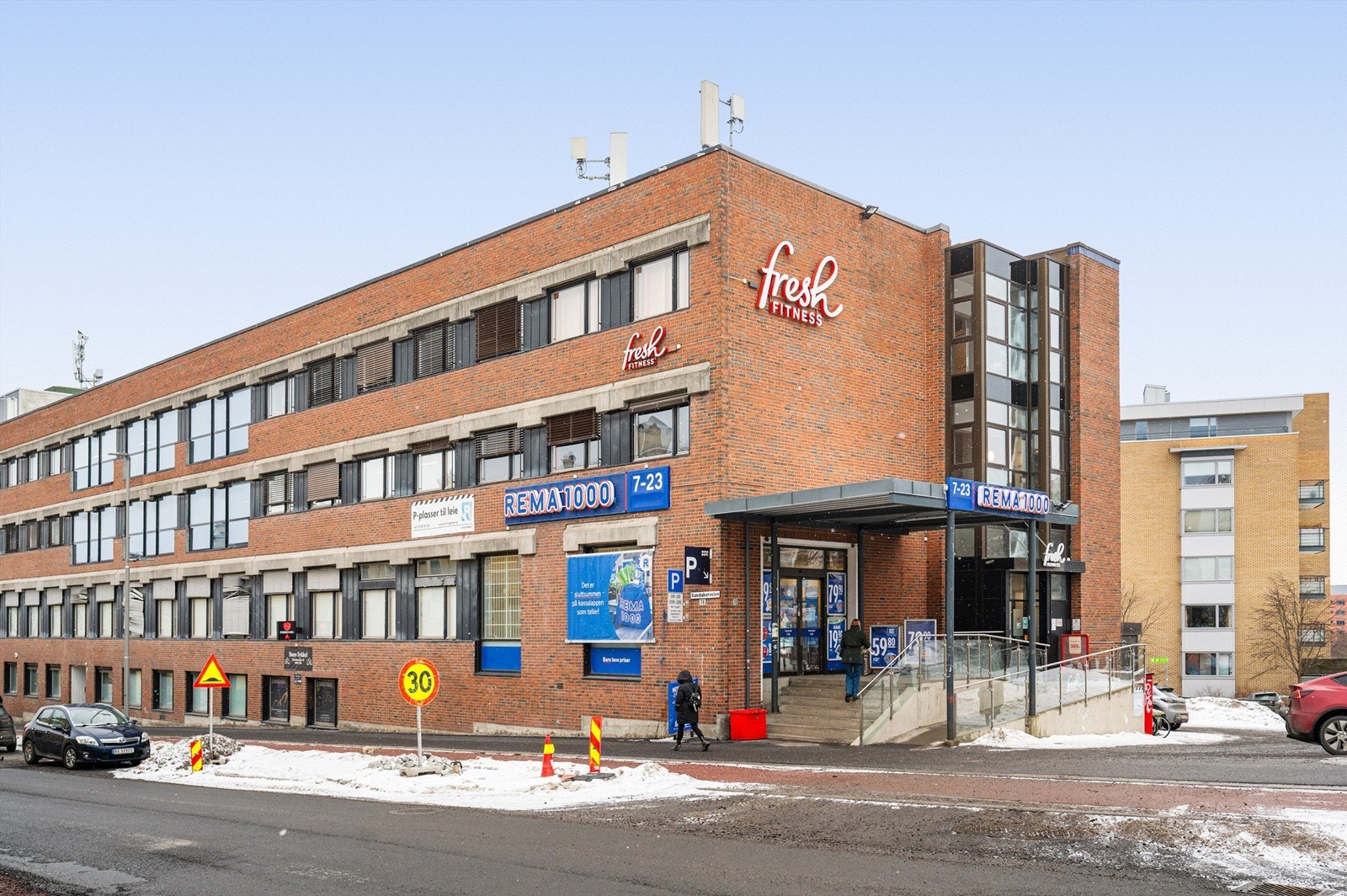 Hverdagslogistikken er enkel med butikker og treningssenteret Fresh Fitness i gangavstand. Galleribilde