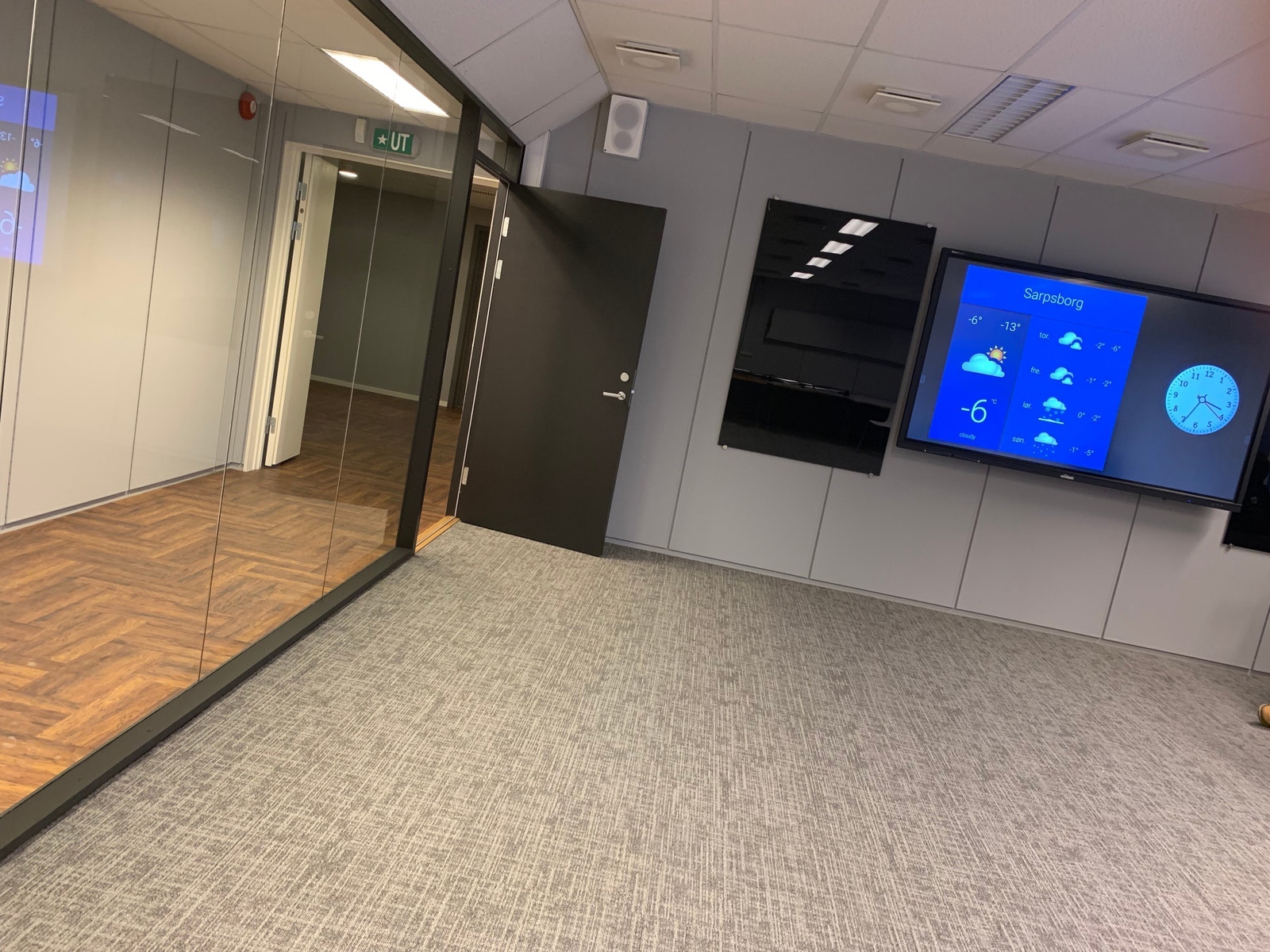 Møterom med nytt AV utstyr med plass til 40 pers, leies ut på dagsbasis Galleribilde