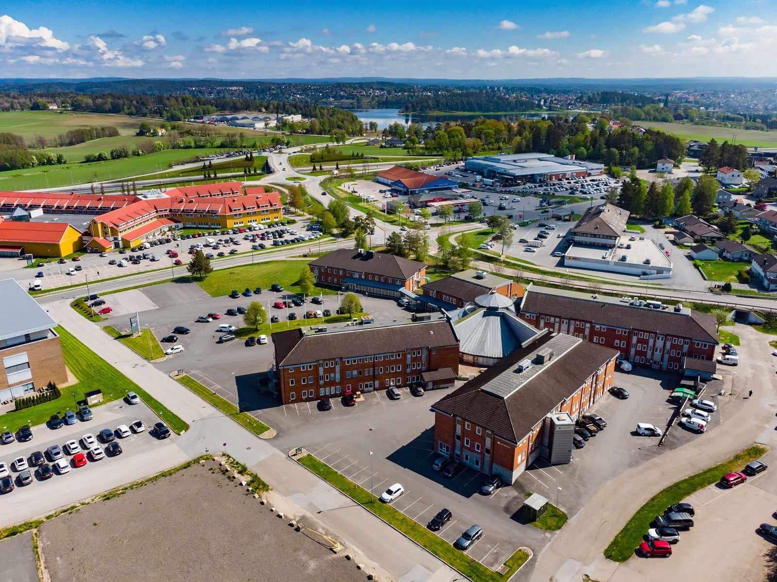 Tune Senter ligger sentralt midt på Grålum Galleribilde