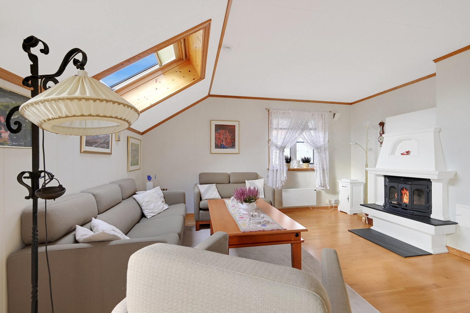 Stue med peisovn Galleribilde