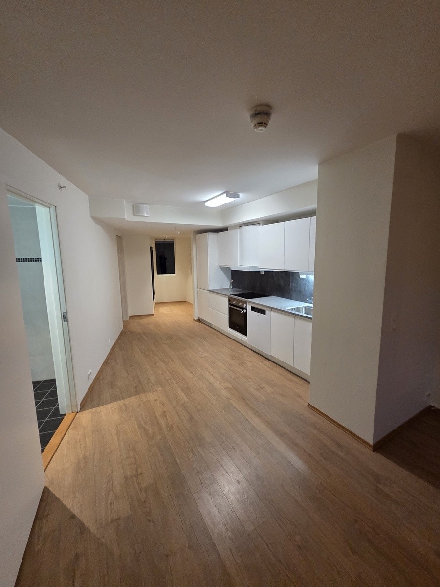 Stuen mot kjøkken og entrè Galleribilde