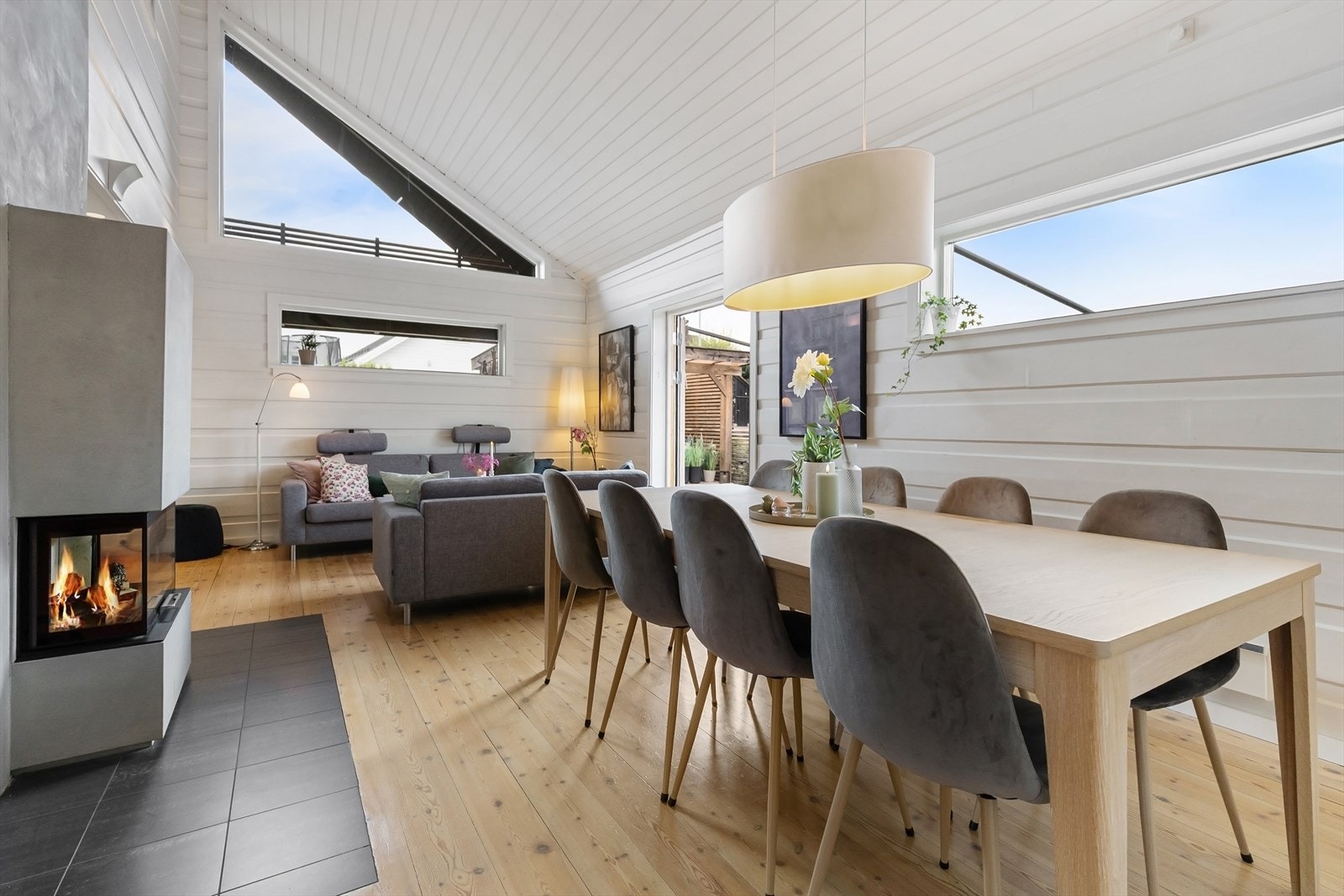 Boligen er stor, innholdsrik og familievennlig, med god planløsning og mange bruksmuligheter Galleribilde