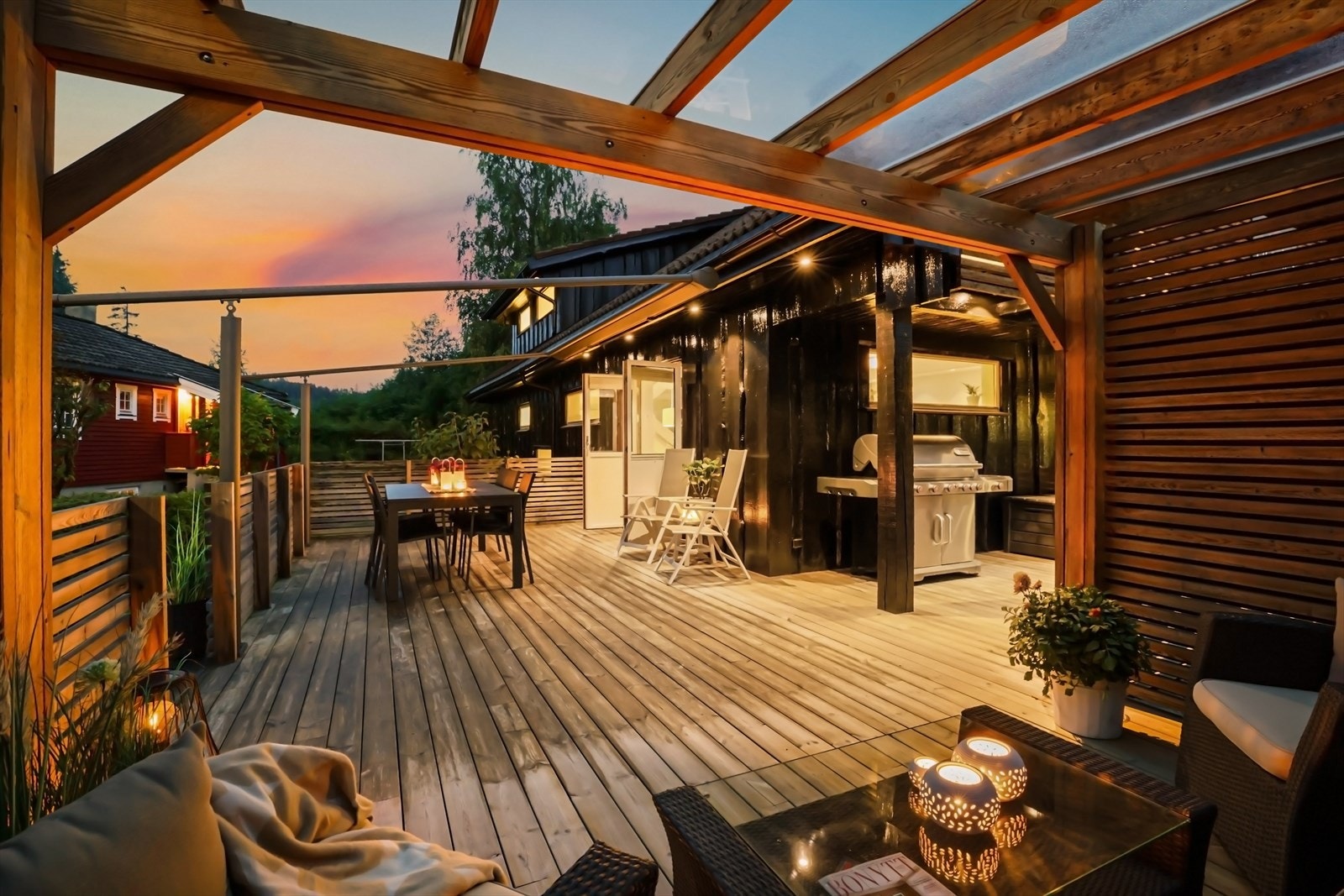 Terrassen har i tillegg plass til både spisebord, solstoler, grill m.m. Galleribilde