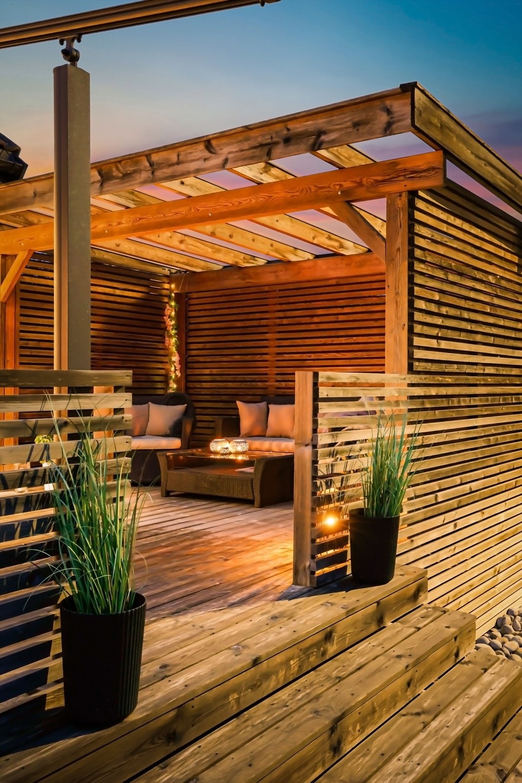 Fin trapp fra terrassen ned til hagen Galleribilde