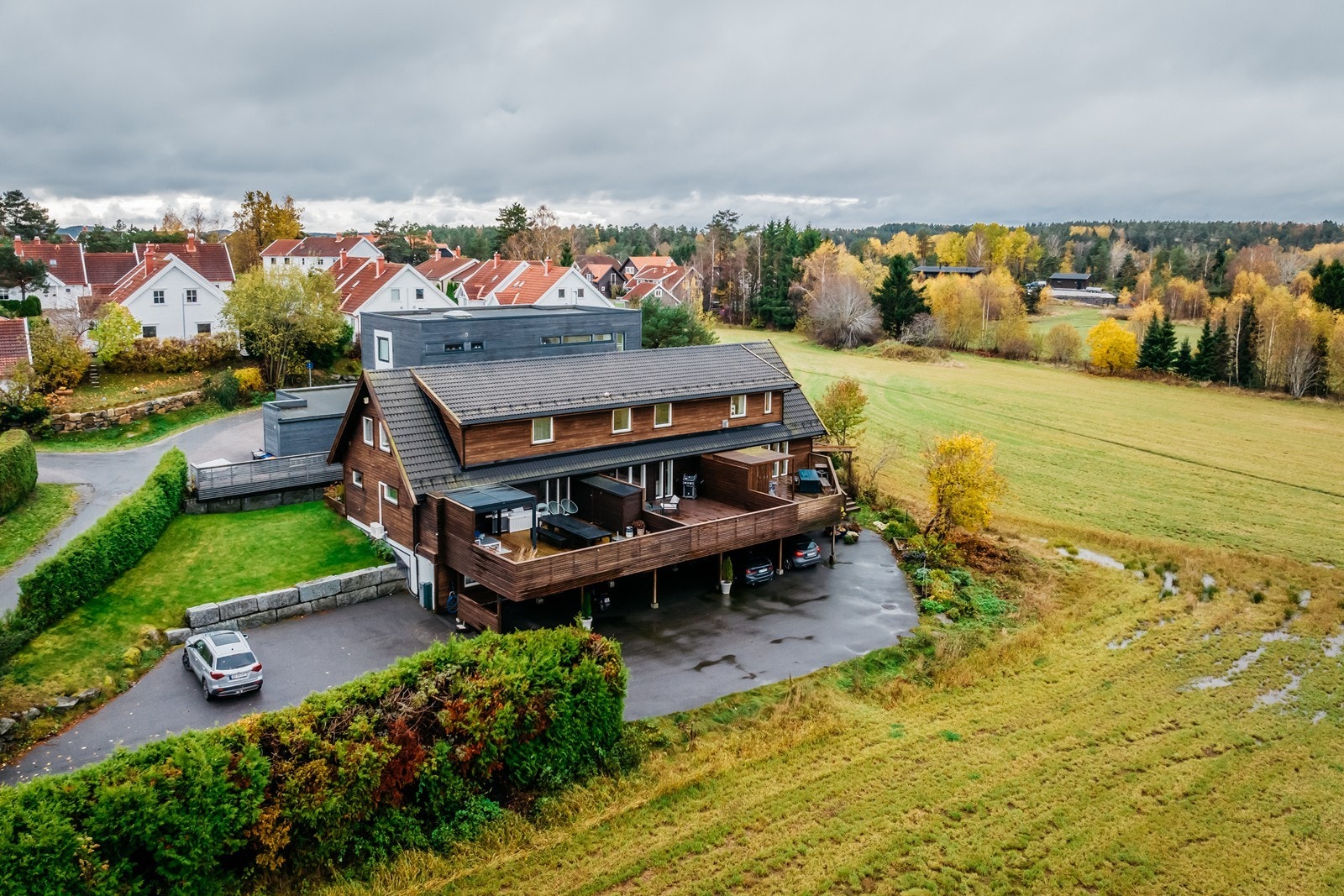 Flott rekkehus/flermannsbolig, med totalt 3 boliger. B er den midterste- Galleribilde