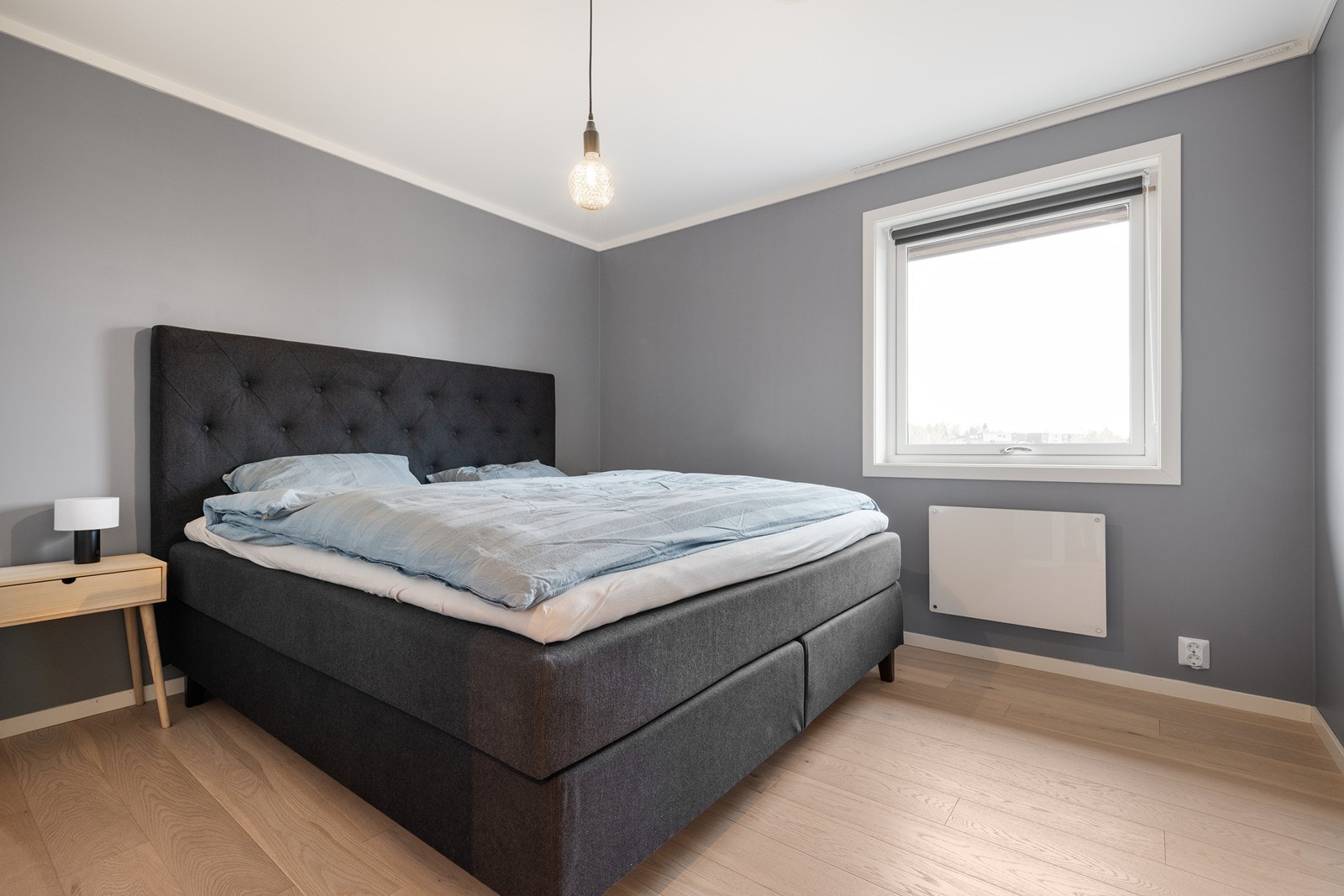 I 3 etasje finner man 2 soverom, her er hovedsoverommet. Galleribilde