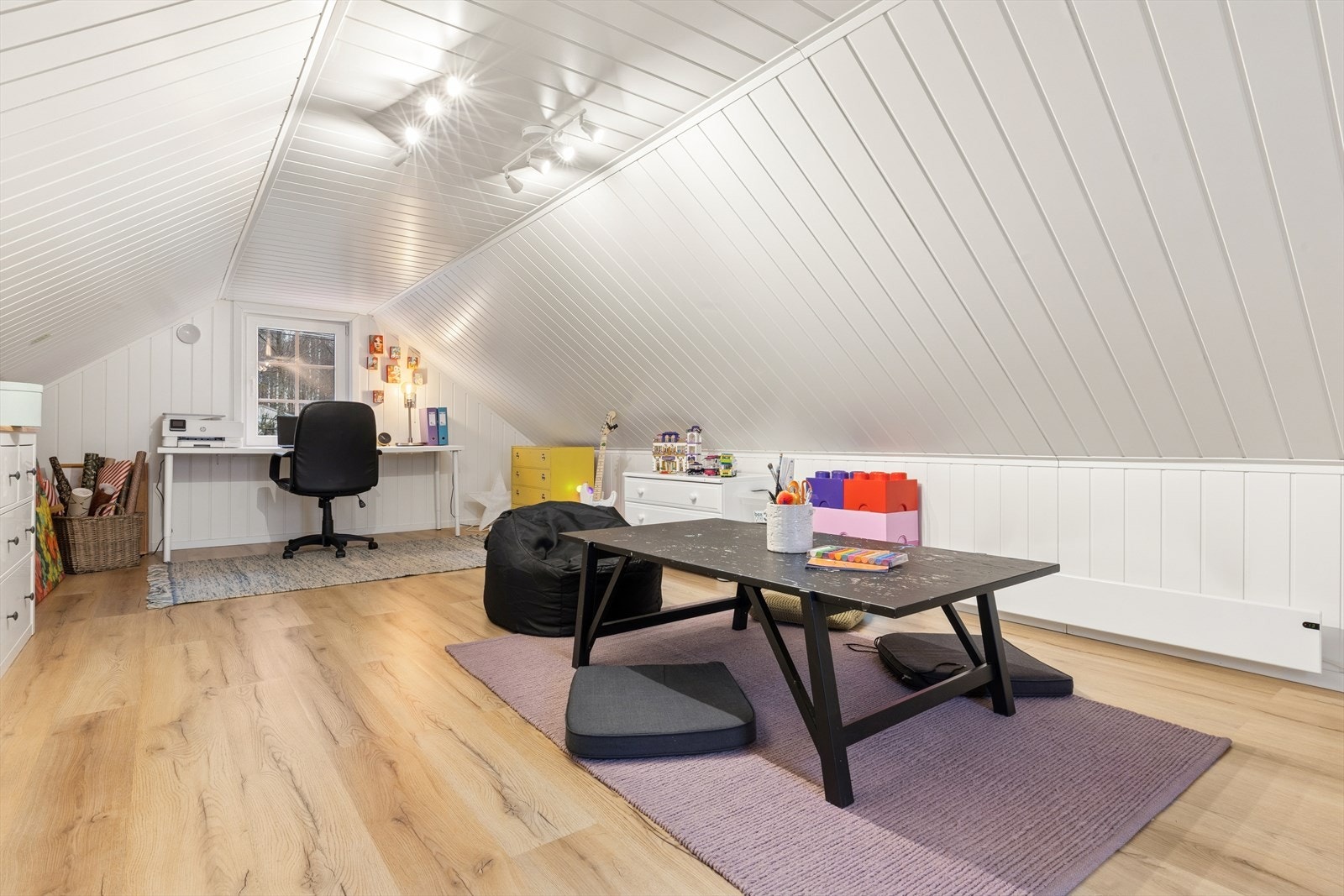 Over garasjen så har du et koselig loft med masse muligheter. Galleribilde