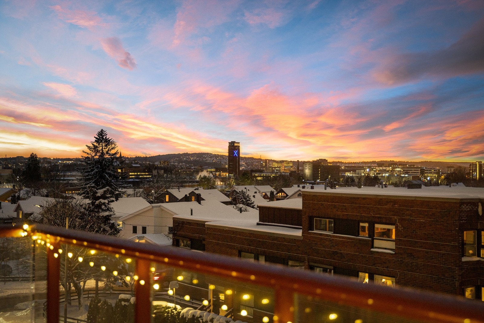 Balkongen har ettermiddags- og kveldssol, samt fin utsikt. Galleribilde